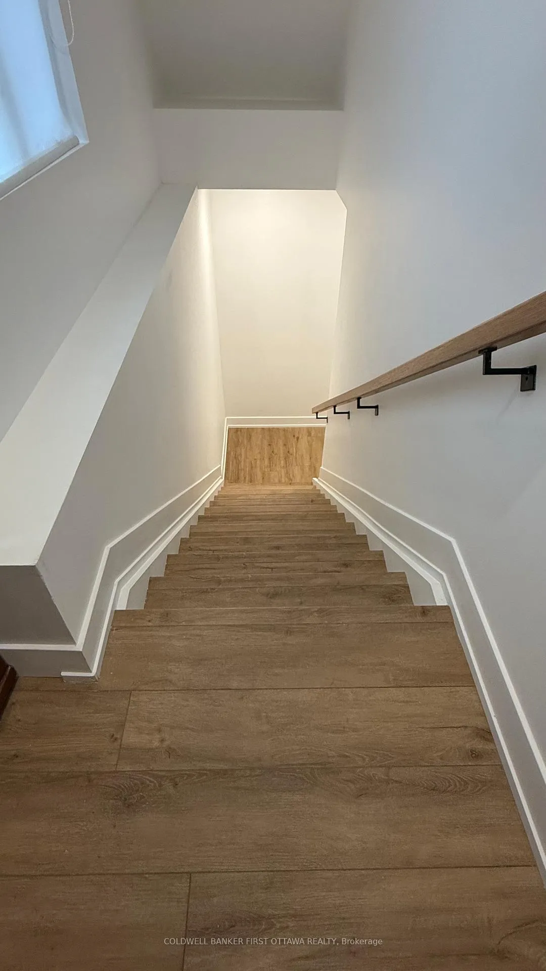 Photo 3 of Unit D, 886 Byron Avenue, Ottawa, McKellar/Highland — HOMEH
