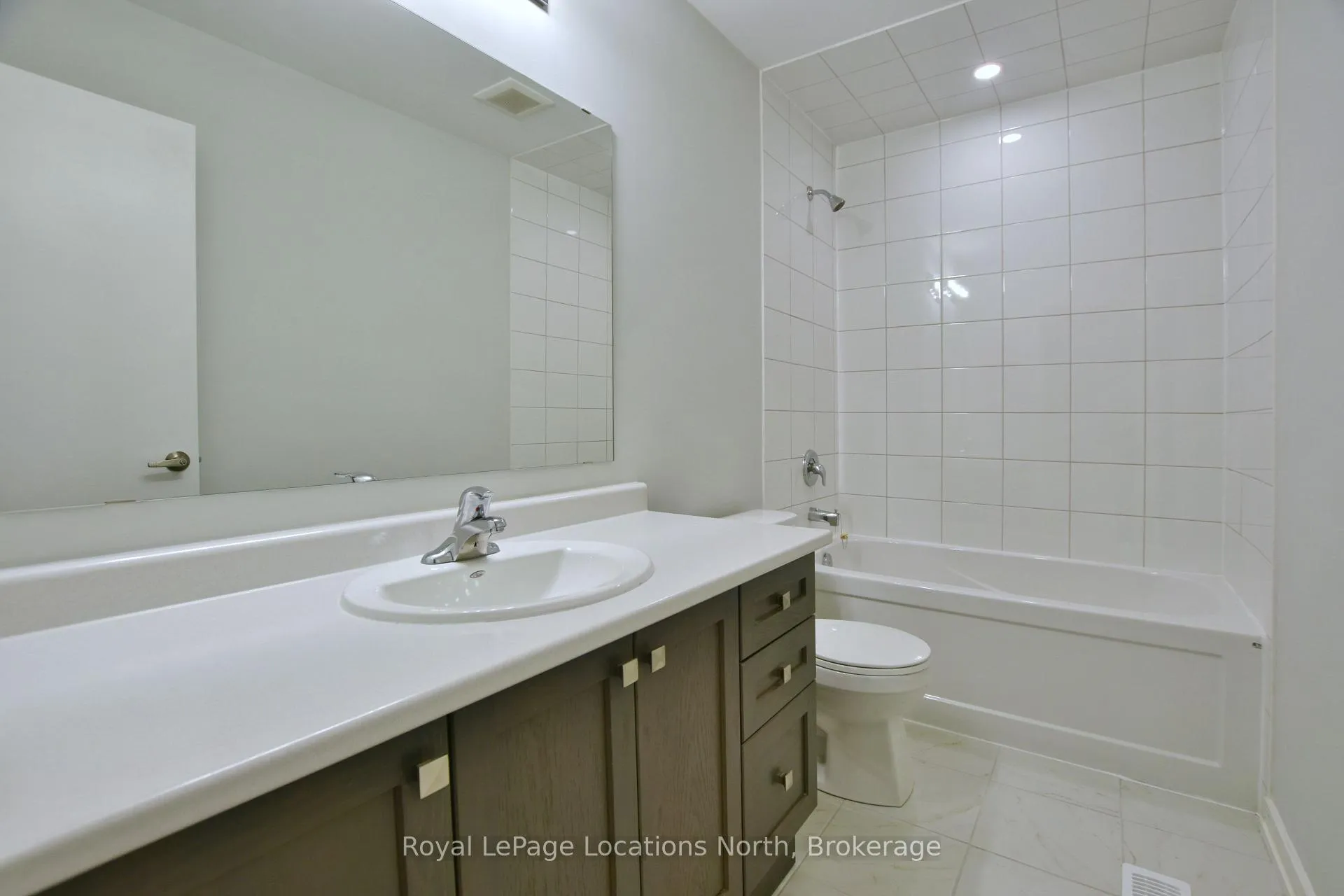 Photo 18 of Unit 5, 35 Dawson Drive, Collingwood — HOMEH