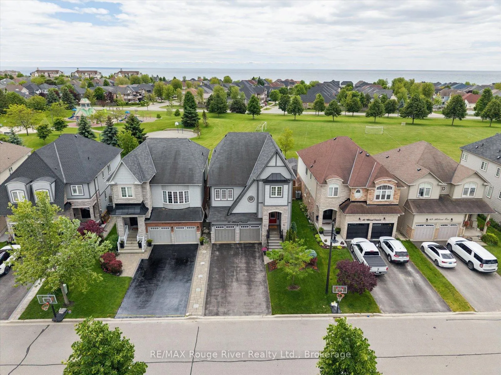 Photo 2 of 55 Alldread Crescent, Clarington, Newcastle — HOMEH