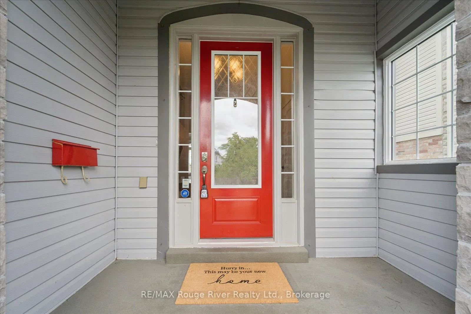 Photo 4 of 55 Alldread Crescent, Clarington, Newcastle — HOMEH