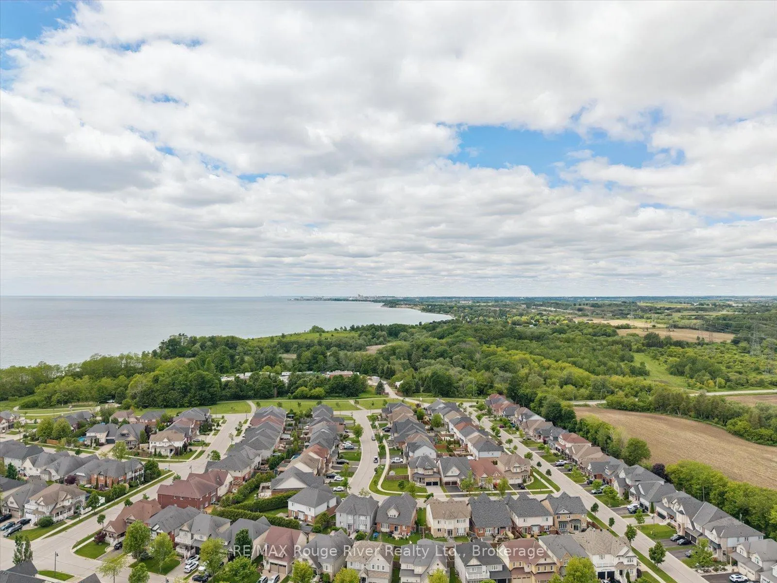Photo 33 of 55 Alldread Crescent, Clarington, Newcastle — HOMEH