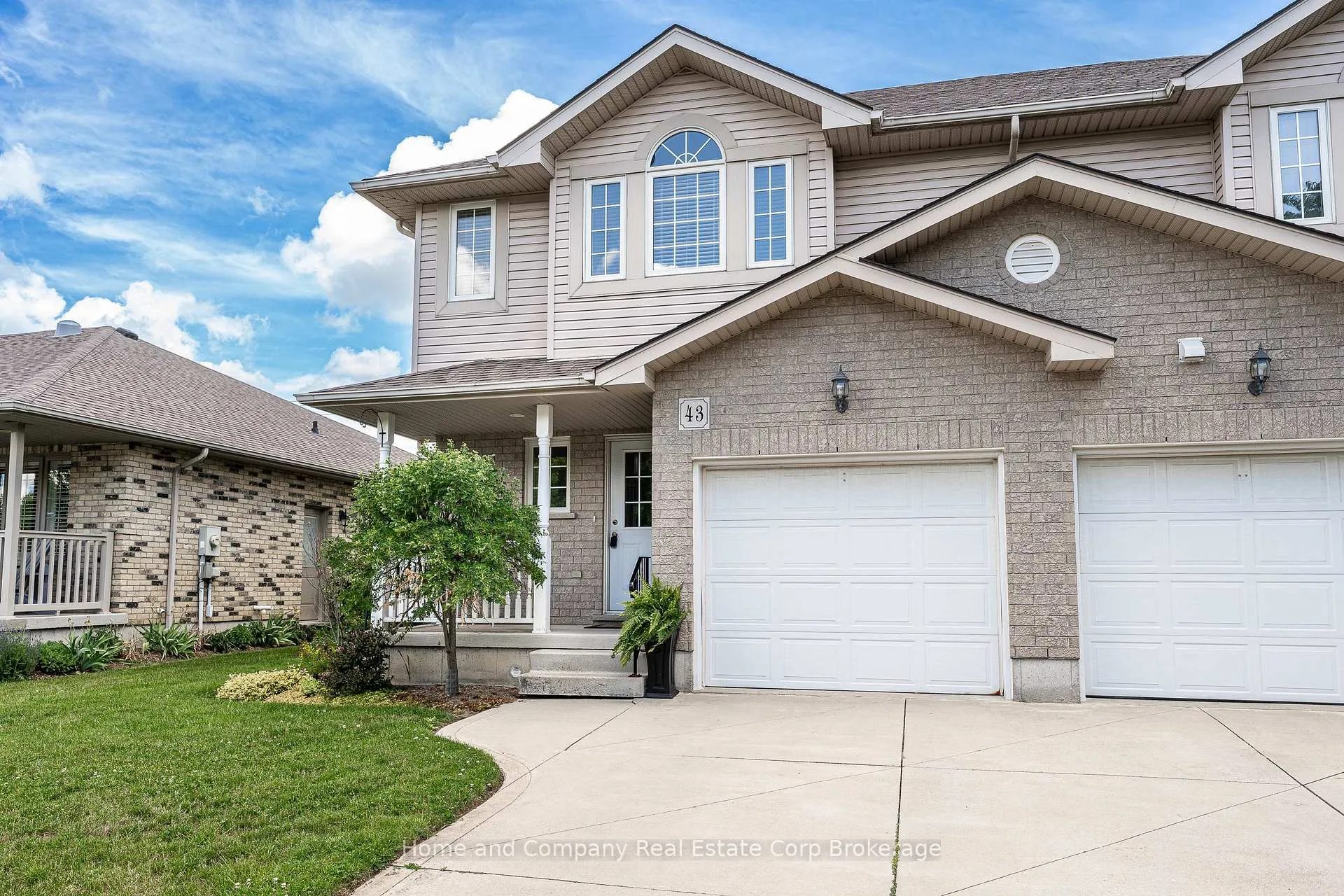 Photo 2 of 43 Gregory Crescent, Stratford — HOMEH