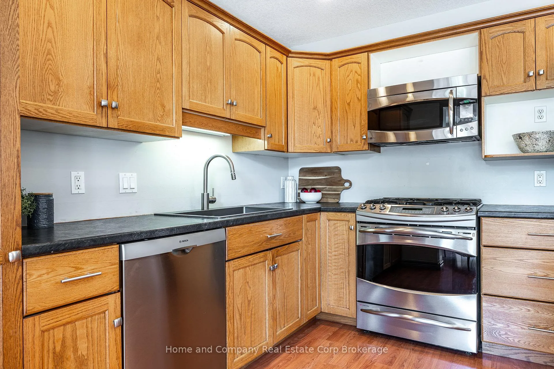 Photo 11 of 43 Gregory Crescent, Stratford — HOMEH