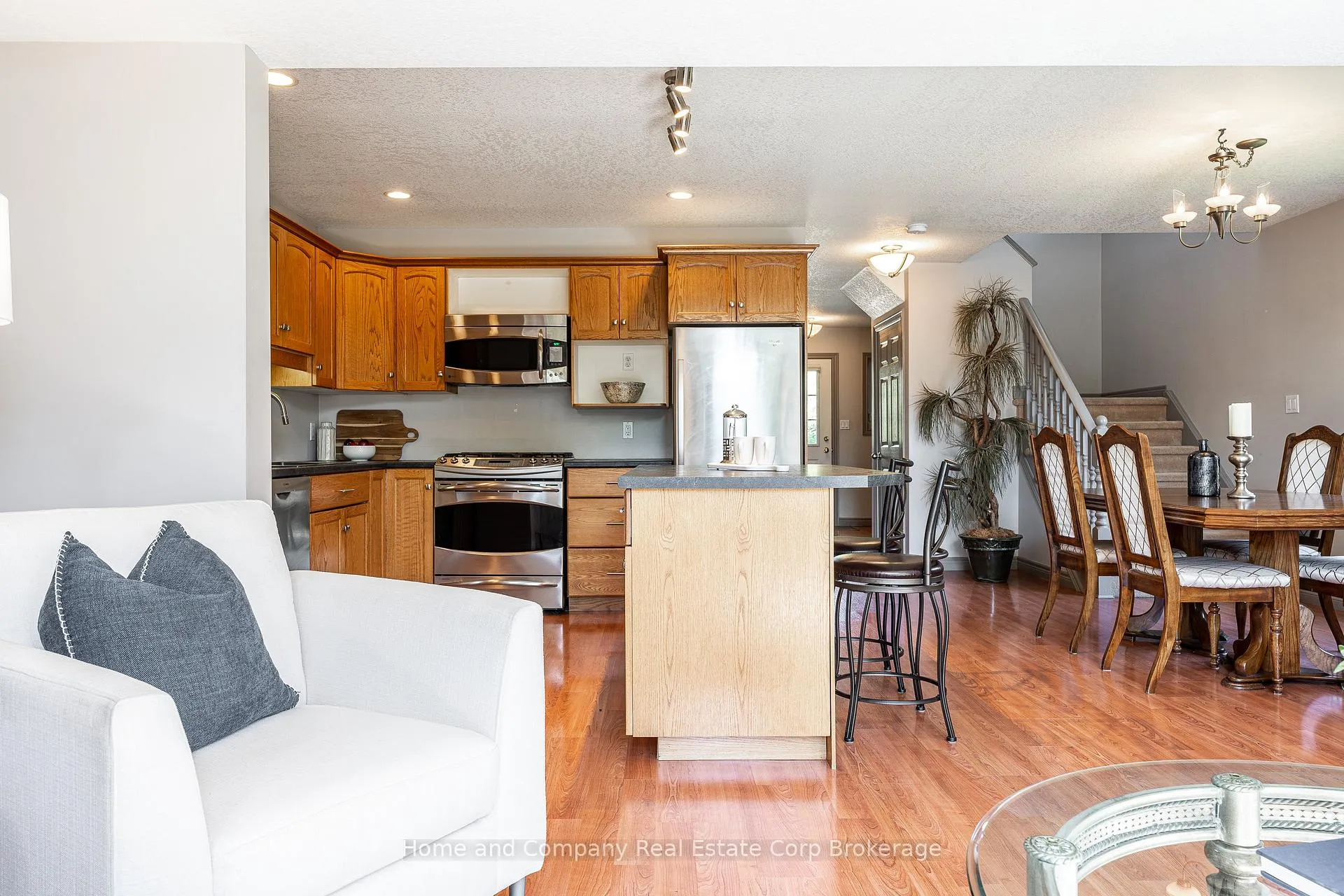 Photo 15 of 43 Gregory Crescent, Stratford — HOMEH