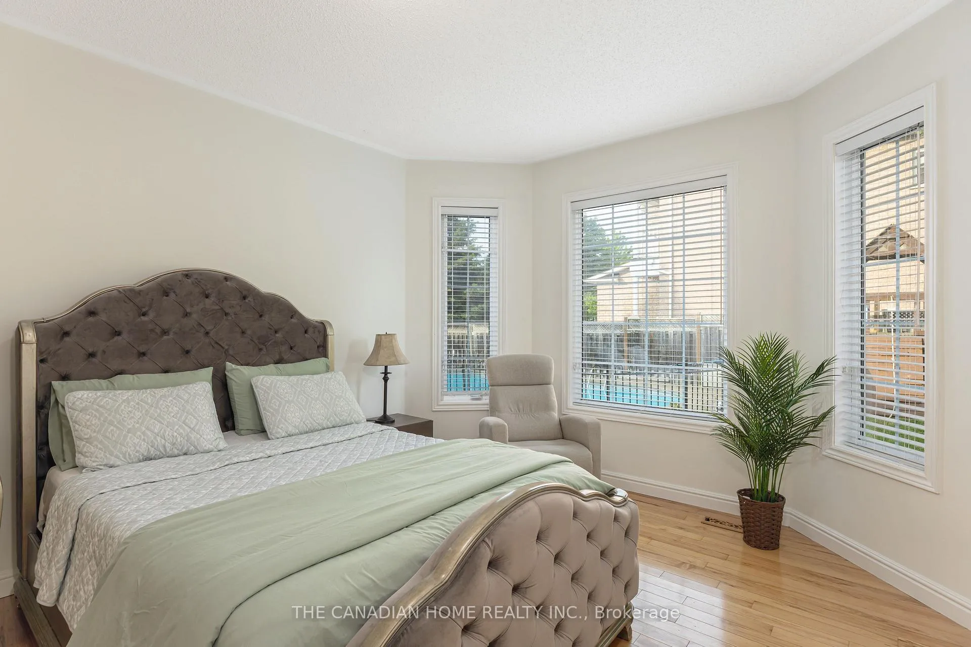 Photo 16 of 37 Darius Harns Drive, Whitby, Brooklin — HOMEH
