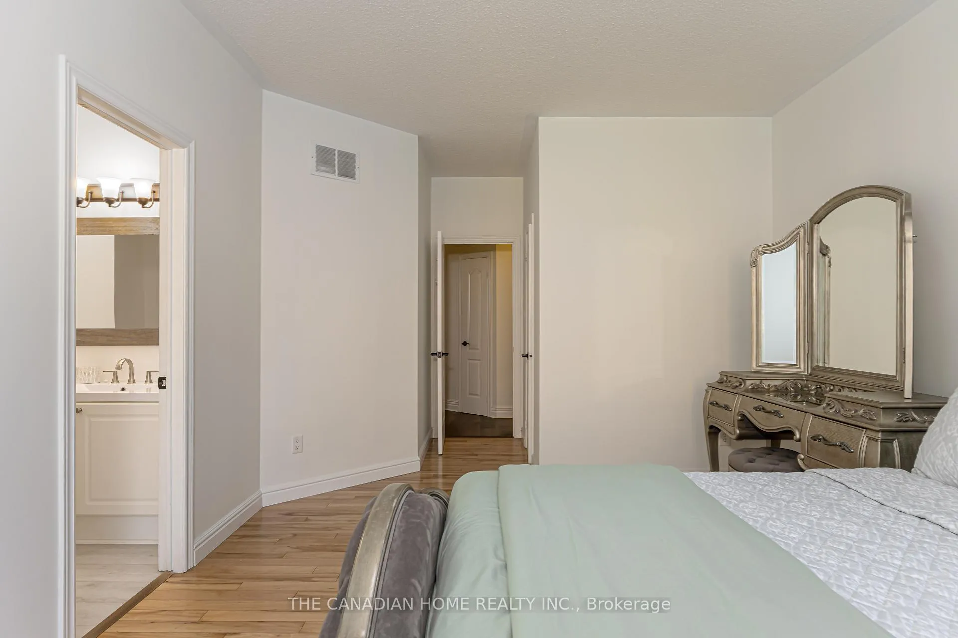 Photo 18 of 37 Darius Harns Drive, Whitby, Brooklin — HOMEH