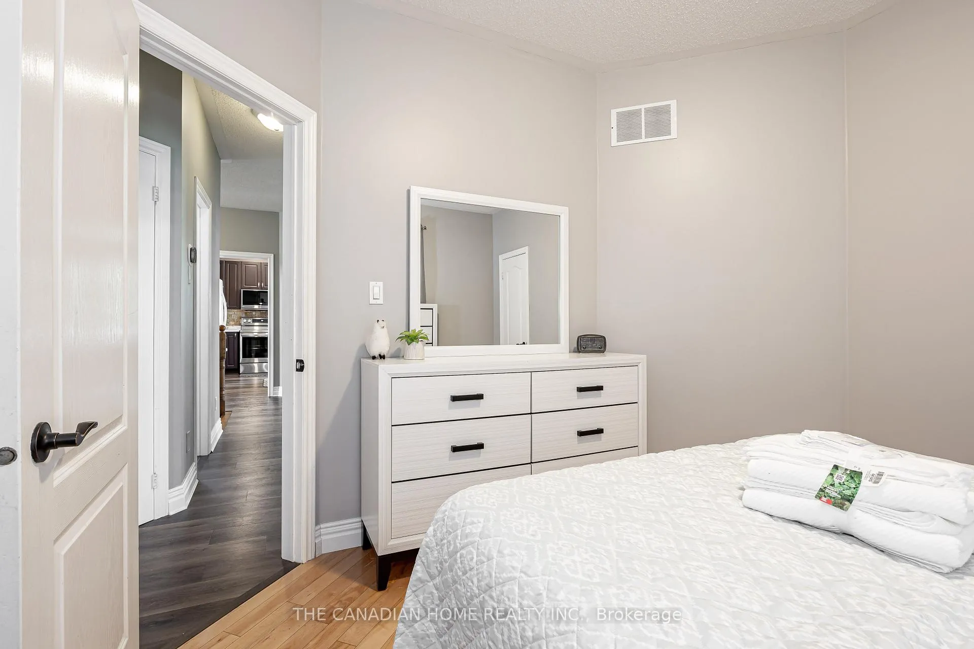 Photo 19 of 37 Darius Harns Drive, Whitby, Brooklin — HOMEH