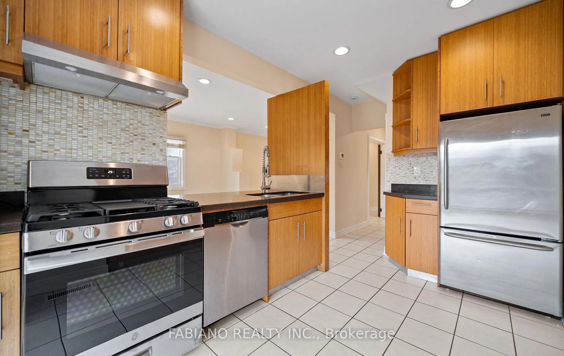 Photo 16 of 7872 - 7876 Kipling Avenue, Vaughan, West Woodbridge — HOMEH
