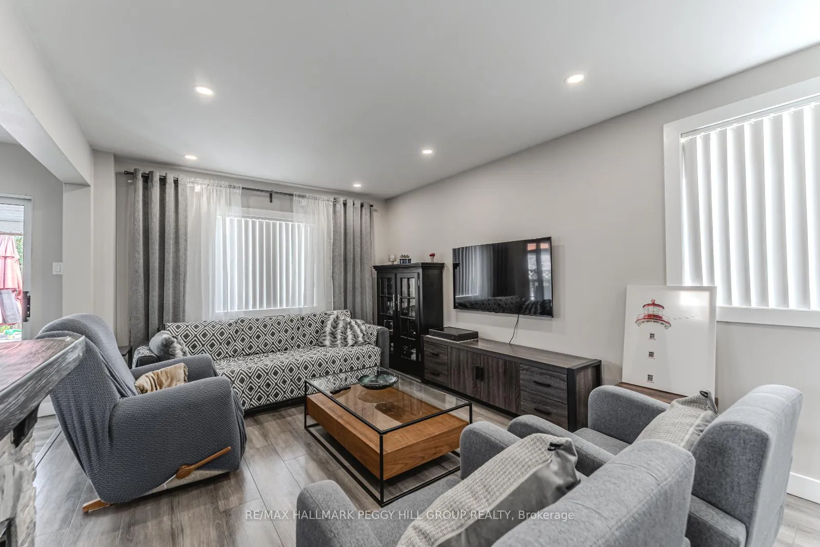 Photo 2 of 67 Wessenger Drive, Barrie, Holly — HOMEH