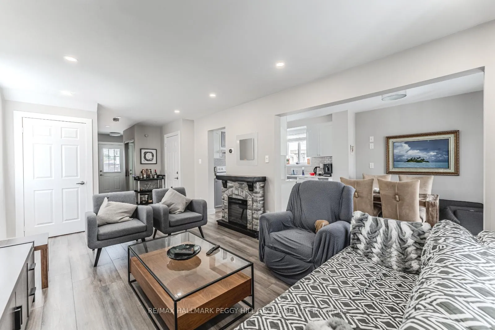Photo 3 of 67 Wessenger Drive, Barrie, Holly — HOMEH