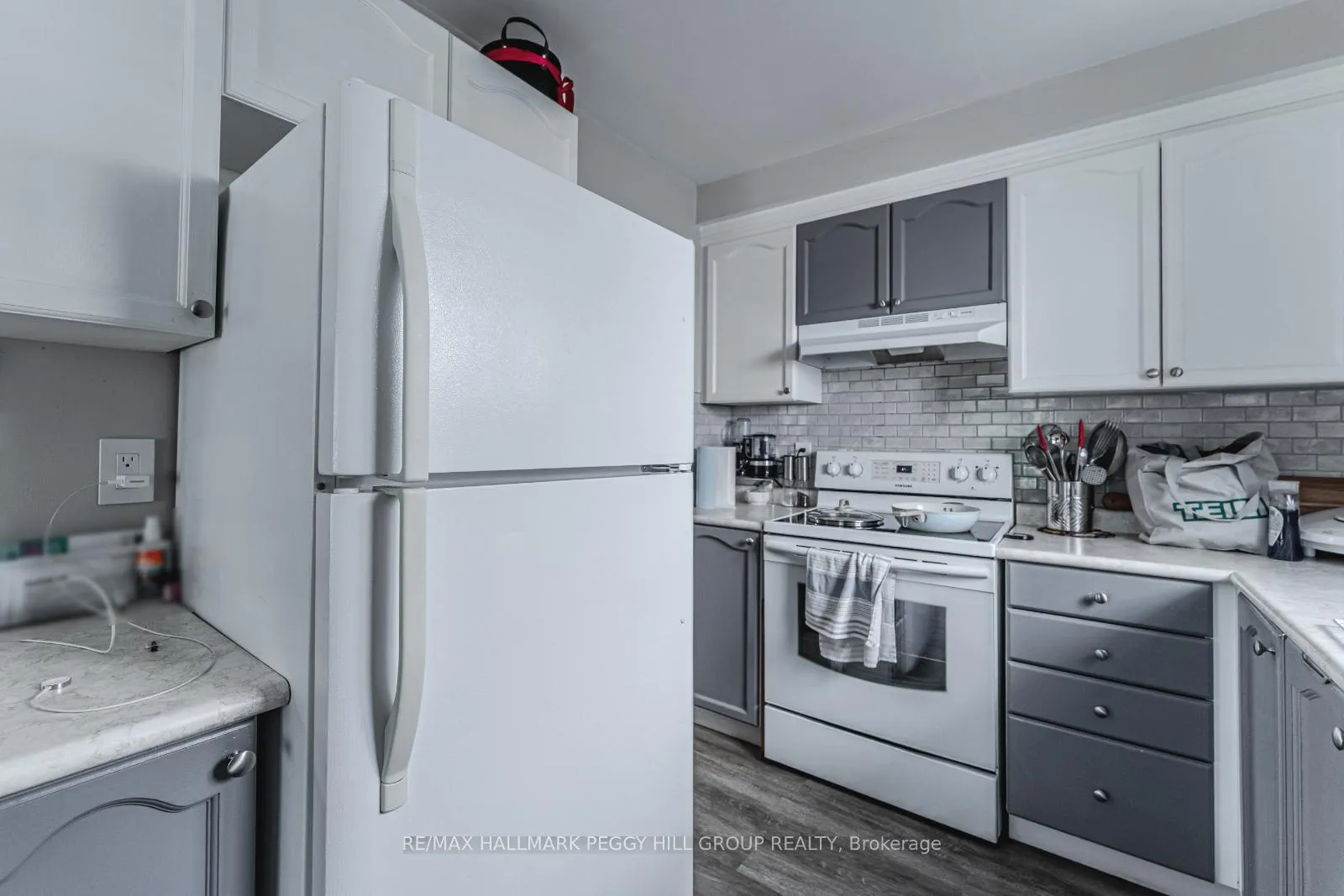 Photo 5 of 67 Wessenger Drive, Barrie, Holly — HOMEH