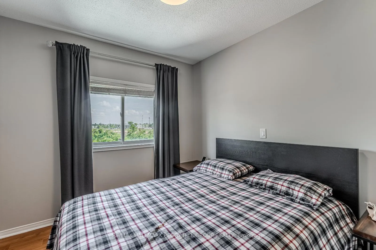 Photo 8 of 67 Wessenger Drive, Barrie, Holly — HOMEH