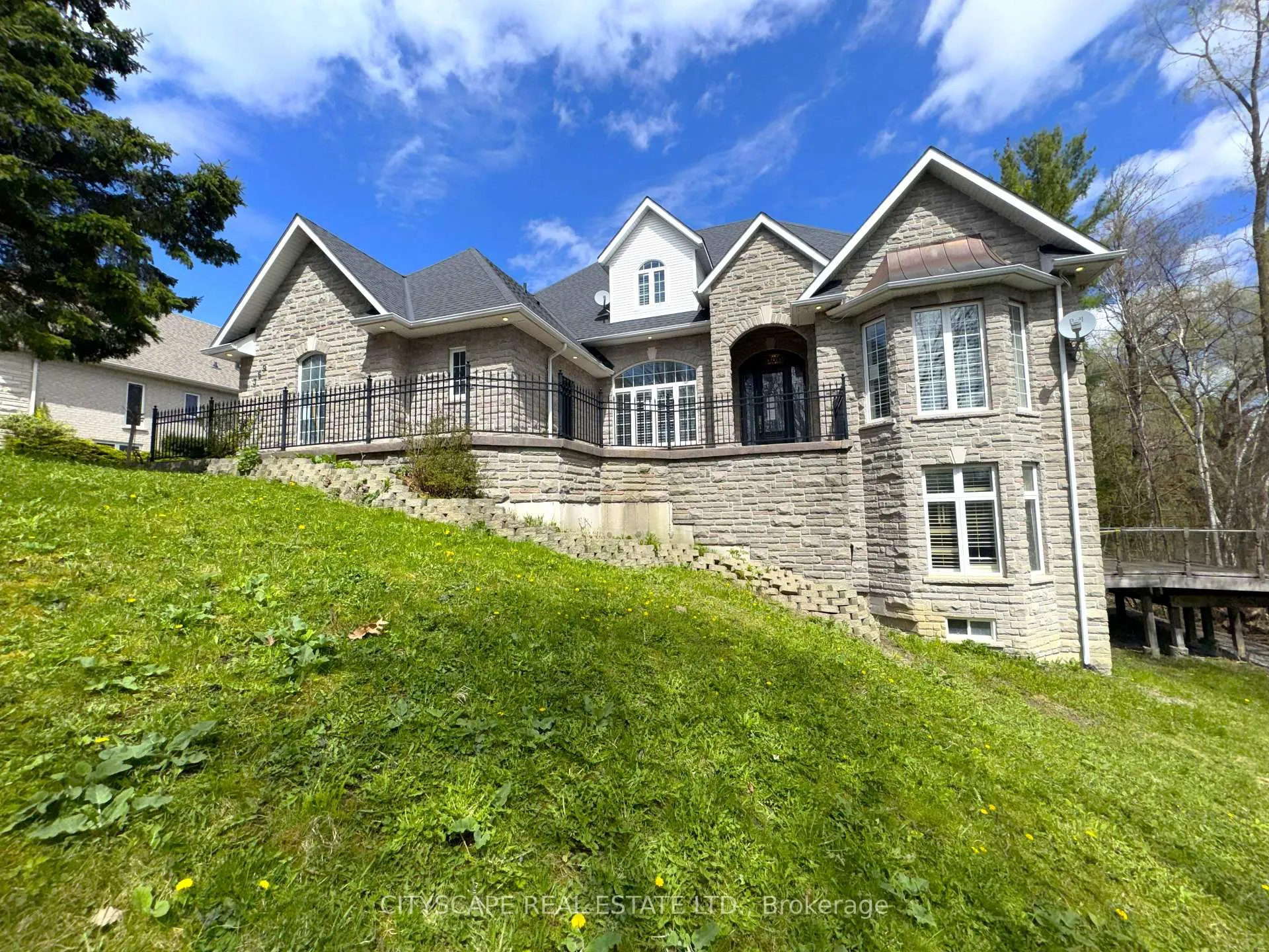 Photo 1 of 369 Coventry Hill Trail, Newmarket, Summerhill Estates — HOMEH