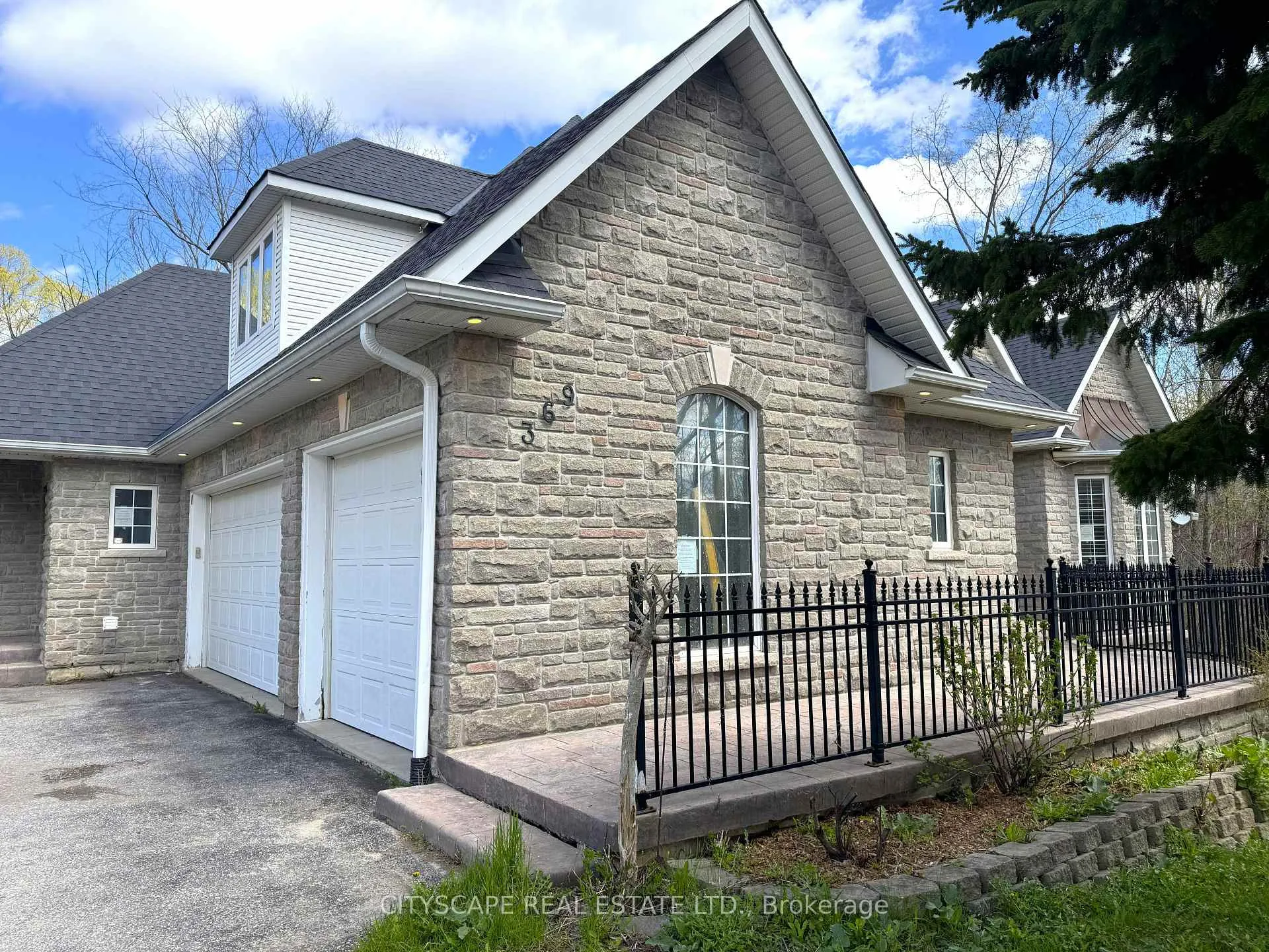 Photo 4 of 369 Coventry Hill Trail, Newmarket, Summerhill Estates — HOMEH