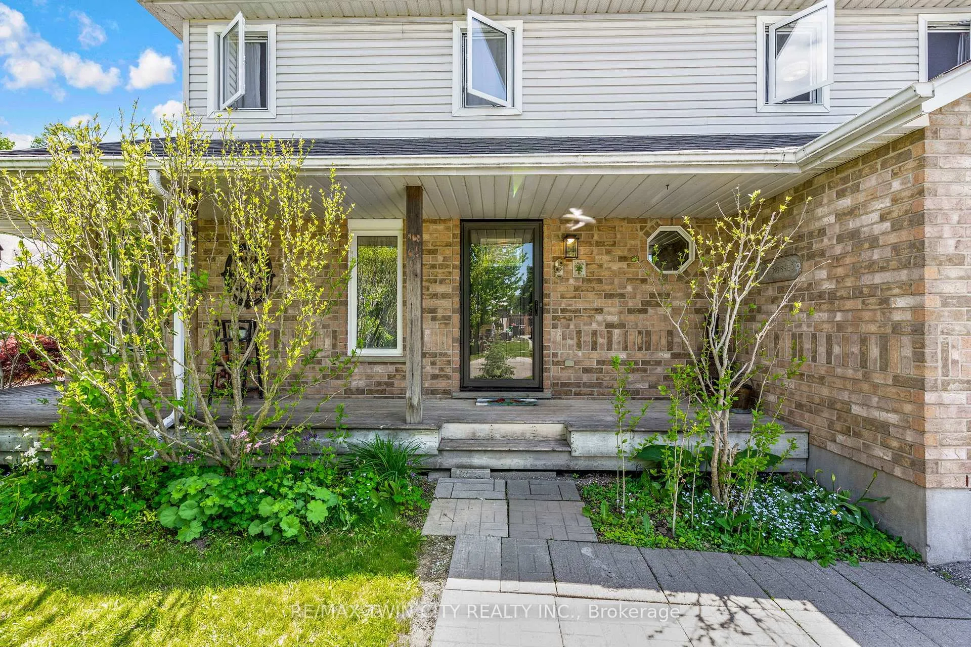 Photo 5 of 249 Wilderness Drive, Kitchener, Larentian West — HOMEH
