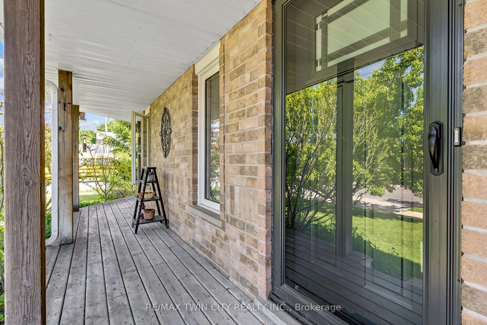Photo 6 of 249 Wilderness Drive, Kitchener, Larentian West — HOMEH