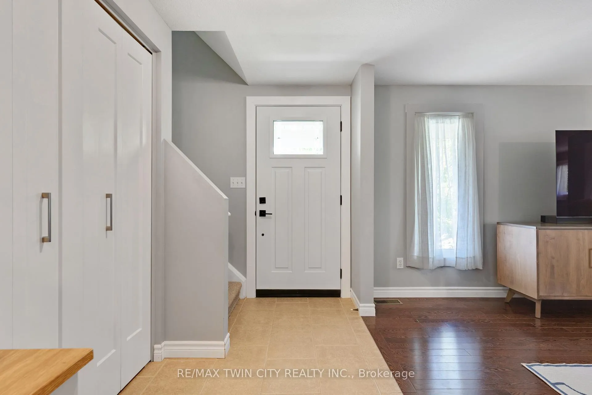 Photo 8 of 249 Wilderness Drive, Kitchener, Larentian West — HOMEH