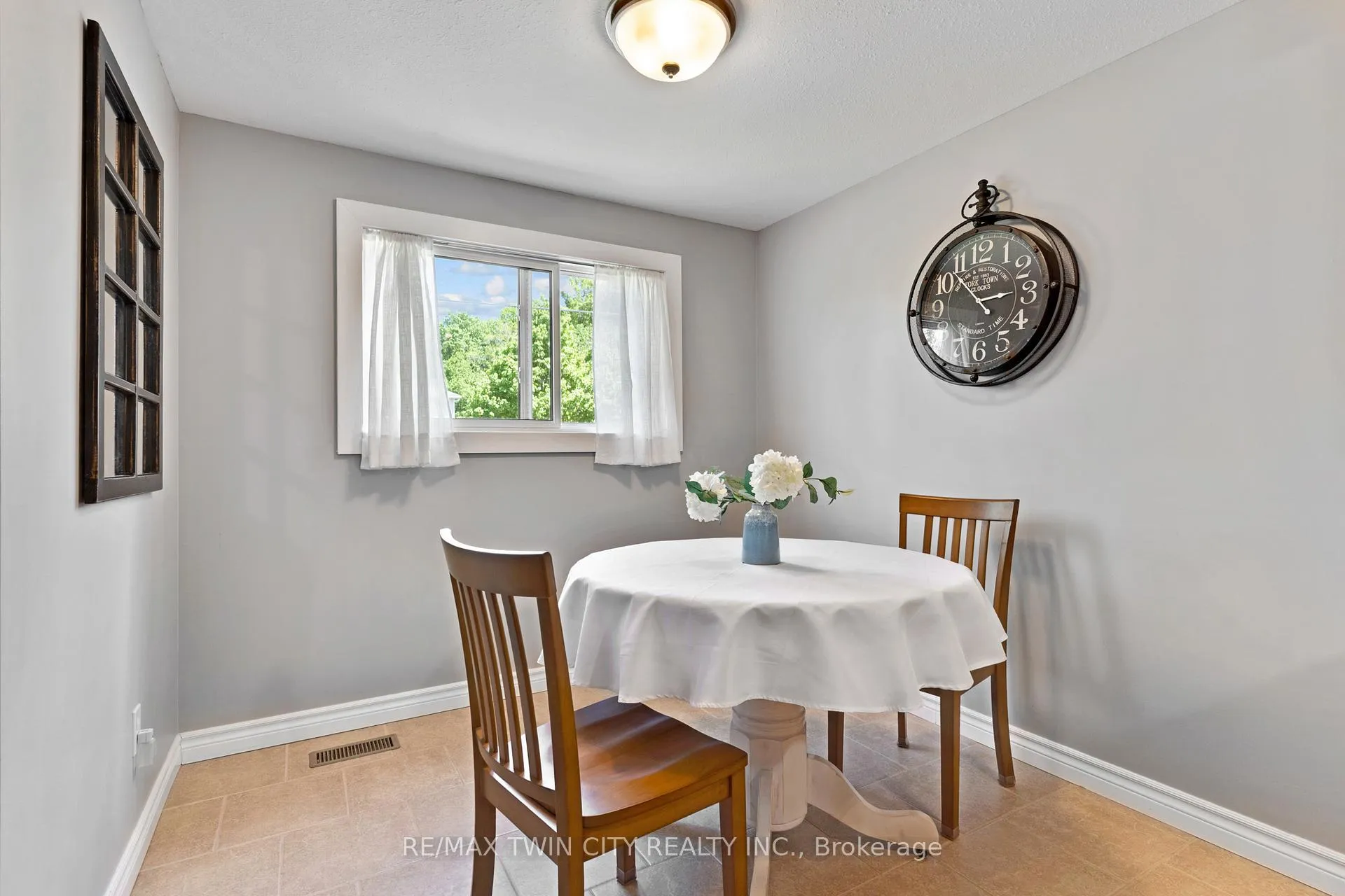 Photo 14 of 249 Wilderness Drive, Kitchener, Larentian West — HOMEH