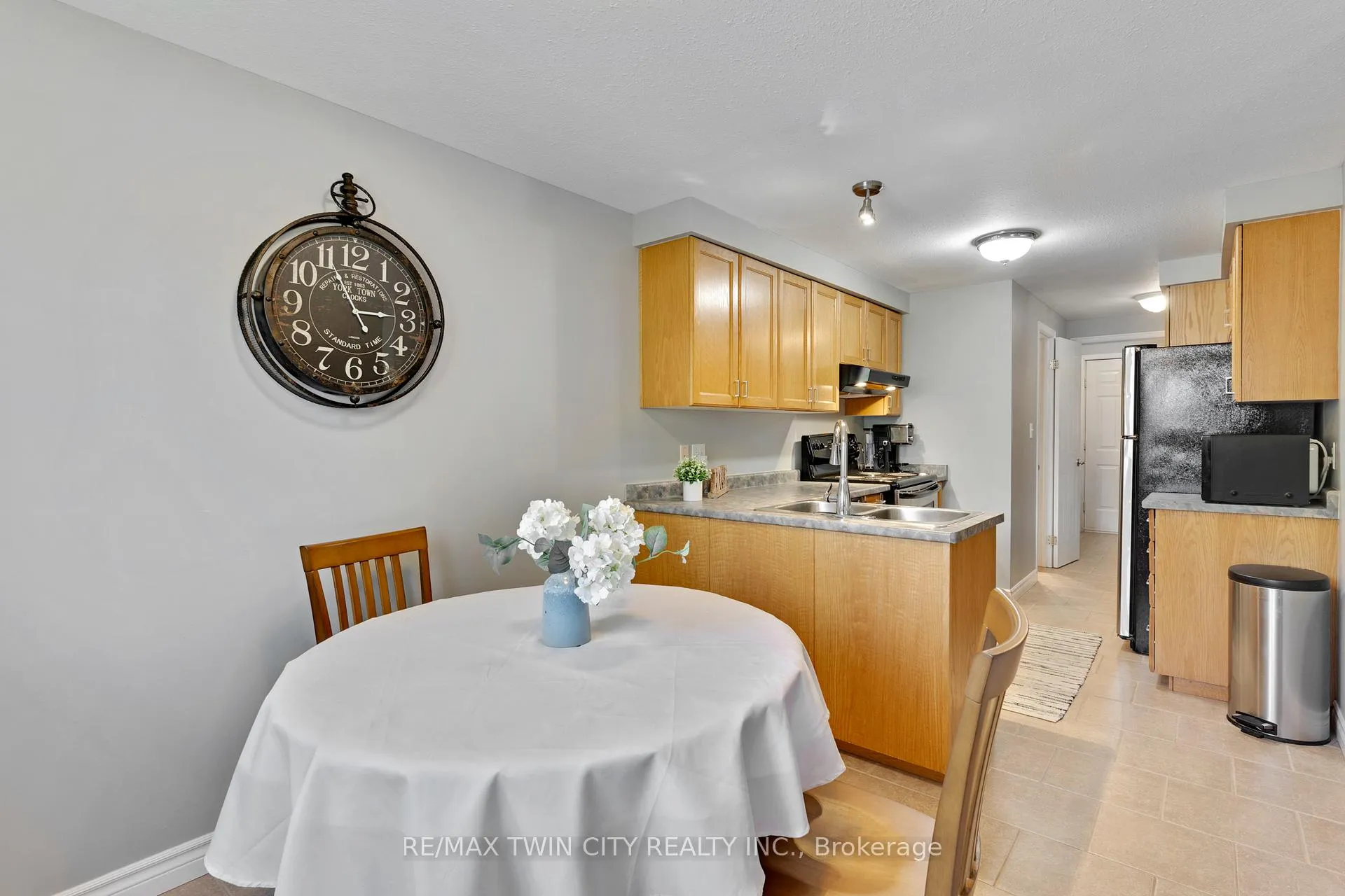 Photo 15 of 249 Wilderness Drive, Kitchener, Larentian West — HOMEH