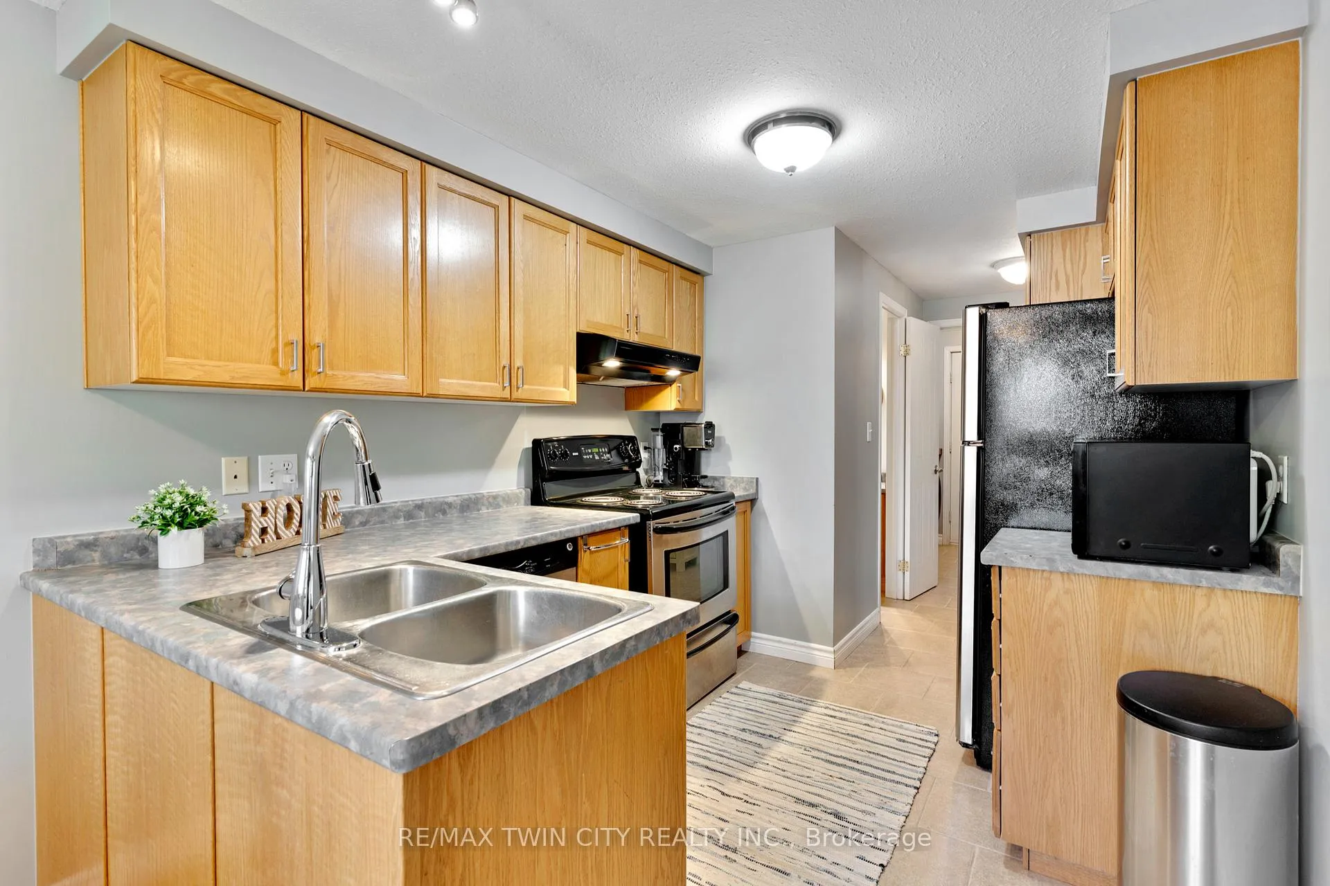 Photo 16 of 249 Wilderness Drive, Kitchener, Larentian West — HOMEH
