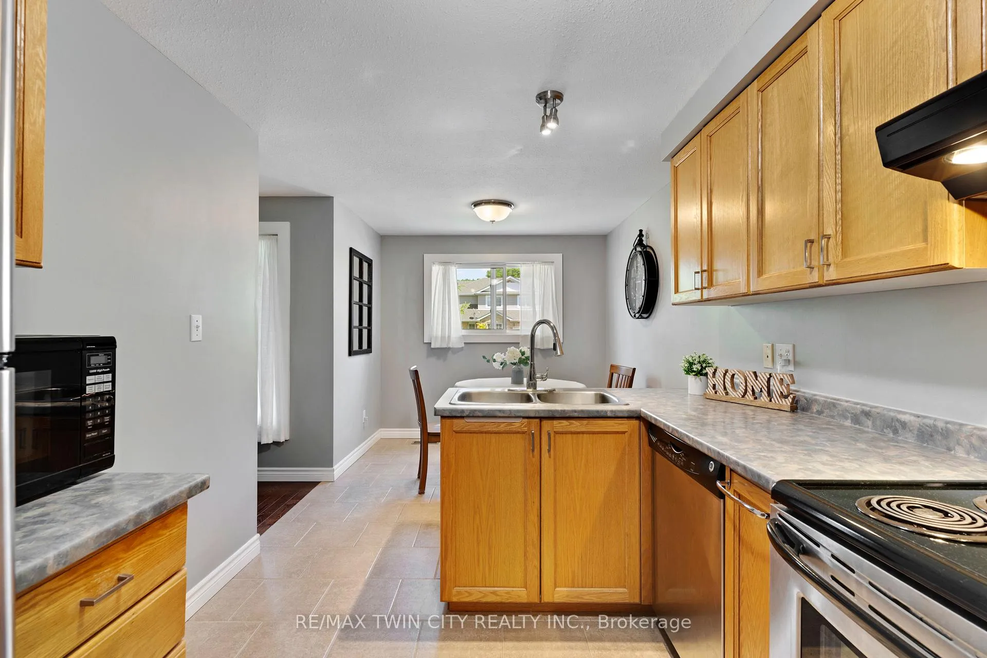 Photo 19 of 249 Wilderness Drive, Kitchener, Larentian West — HOMEH