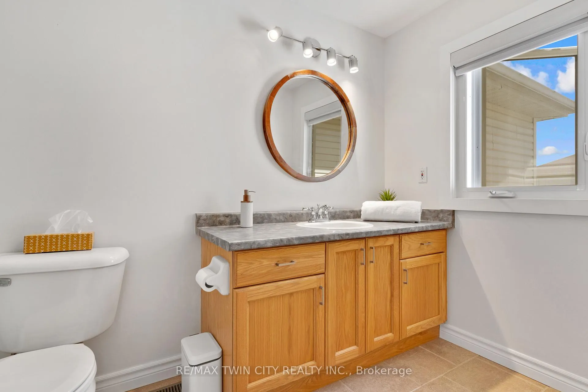 Photo 27 of 249 Wilderness Drive, Kitchener, Larentian West — HOMEH