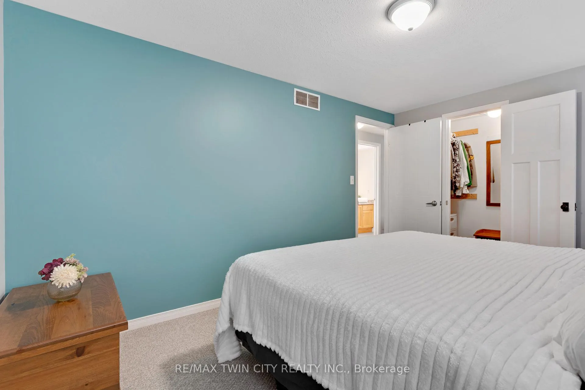 Photo 31 of 249 Wilderness Drive, Kitchener, Larentian West — HOMEH