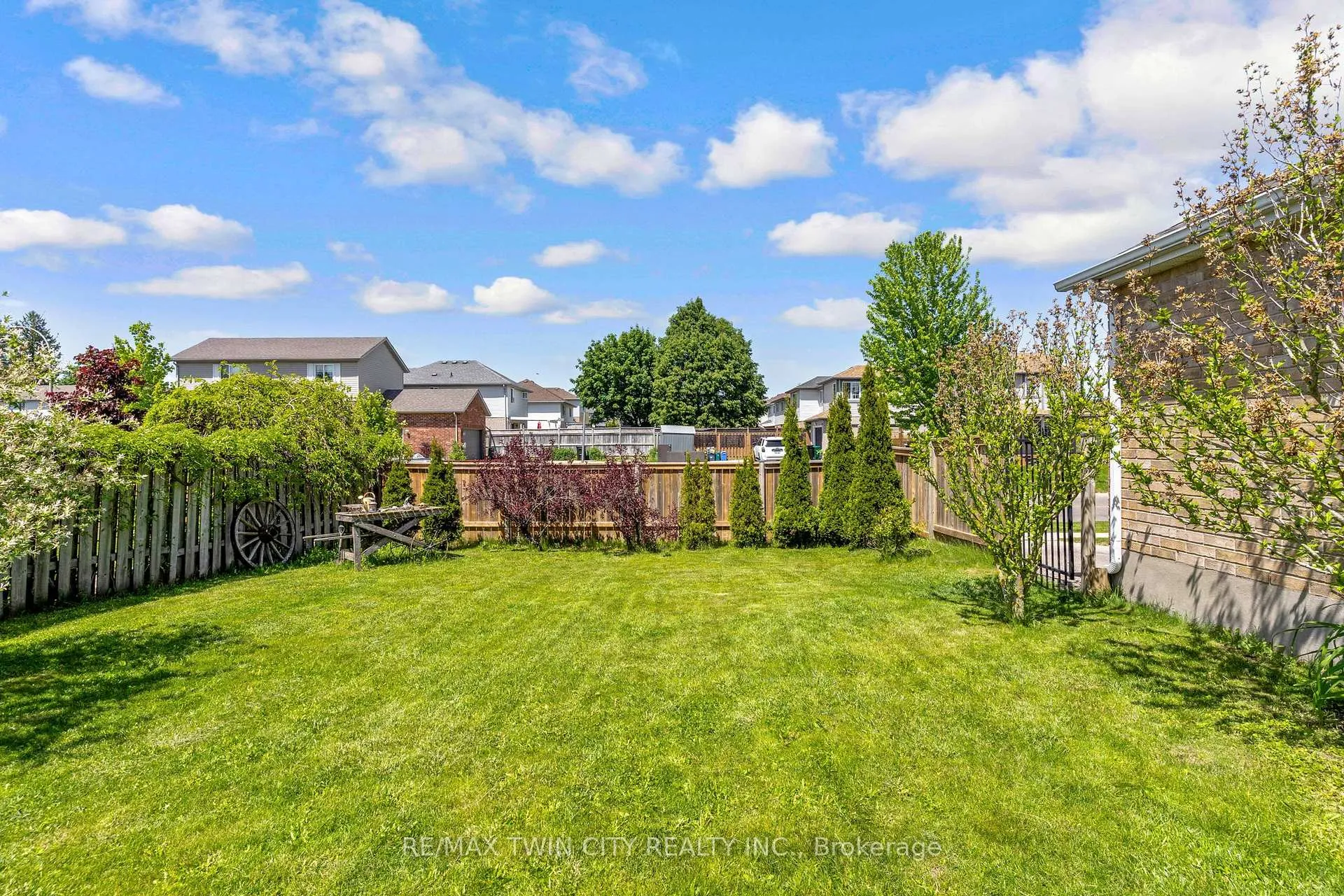 Photo 39 of 249 Wilderness Drive, Kitchener, Larentian West — HOMEH