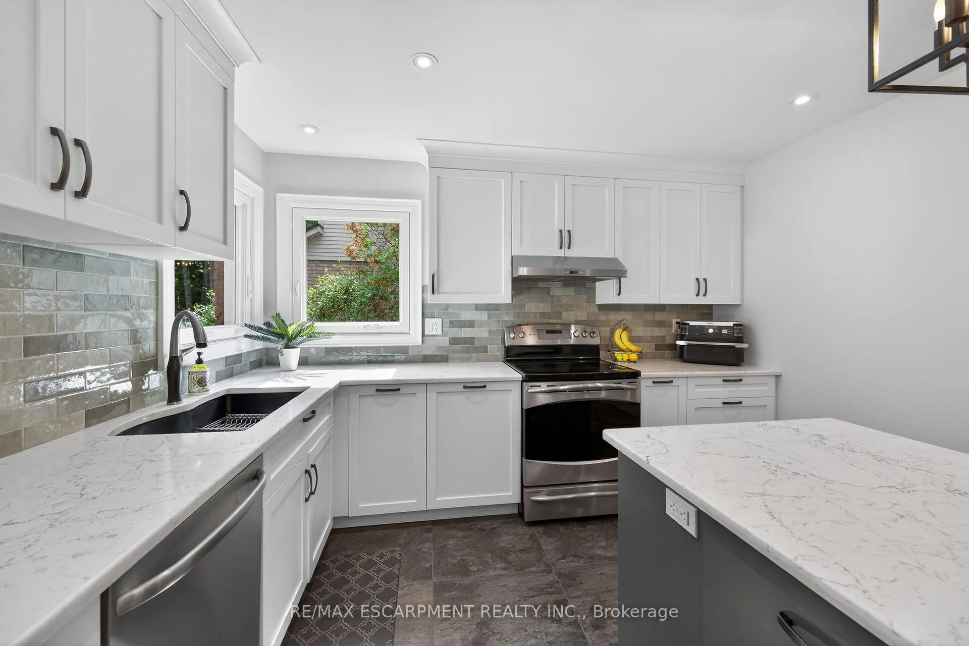 Photo 14 of 32 Symphony Place, Hamilton, Ancaster — HOMEH