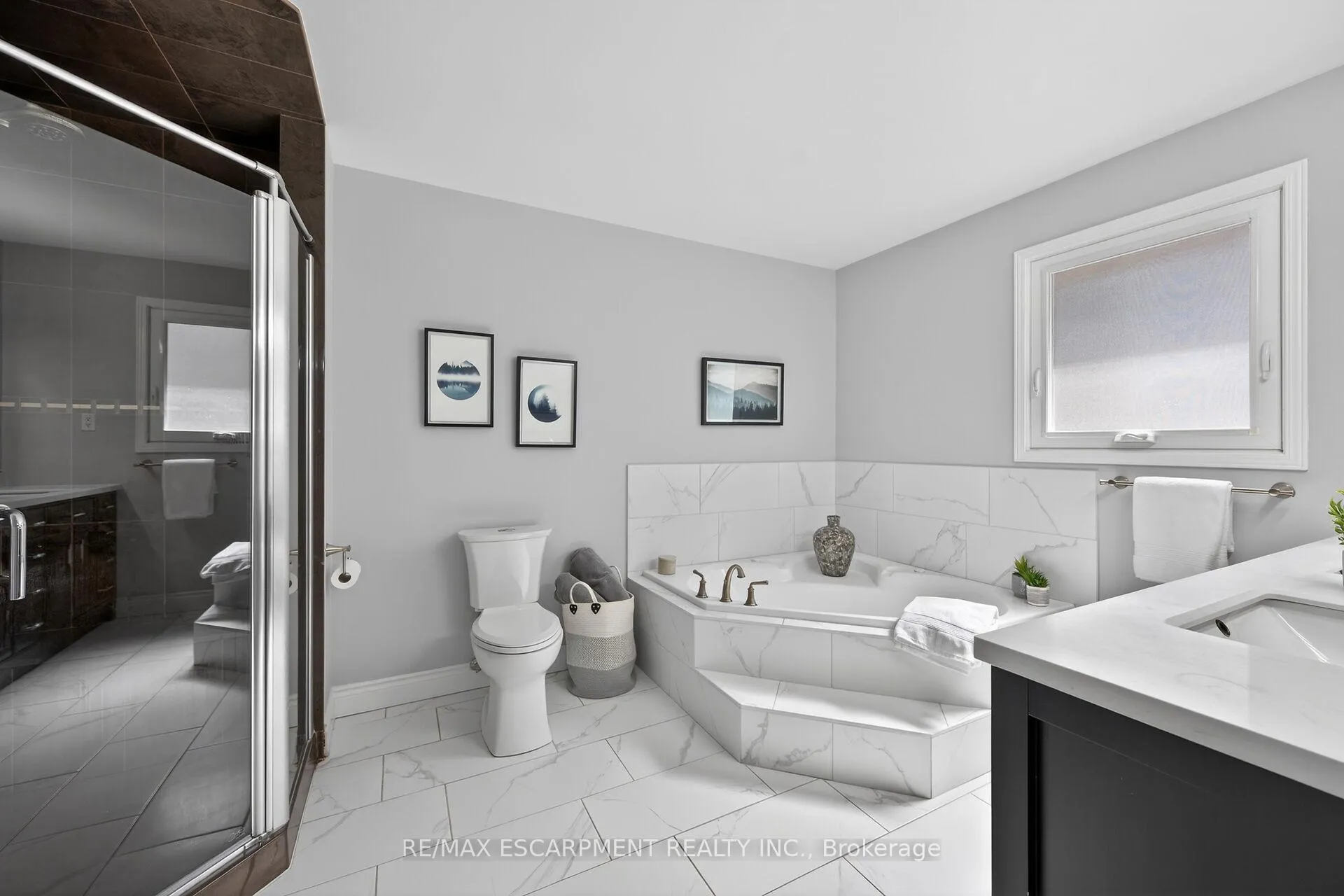 Photo 22 of 32 Symphony Place, Hamilton, Ancaster — HOMEH
