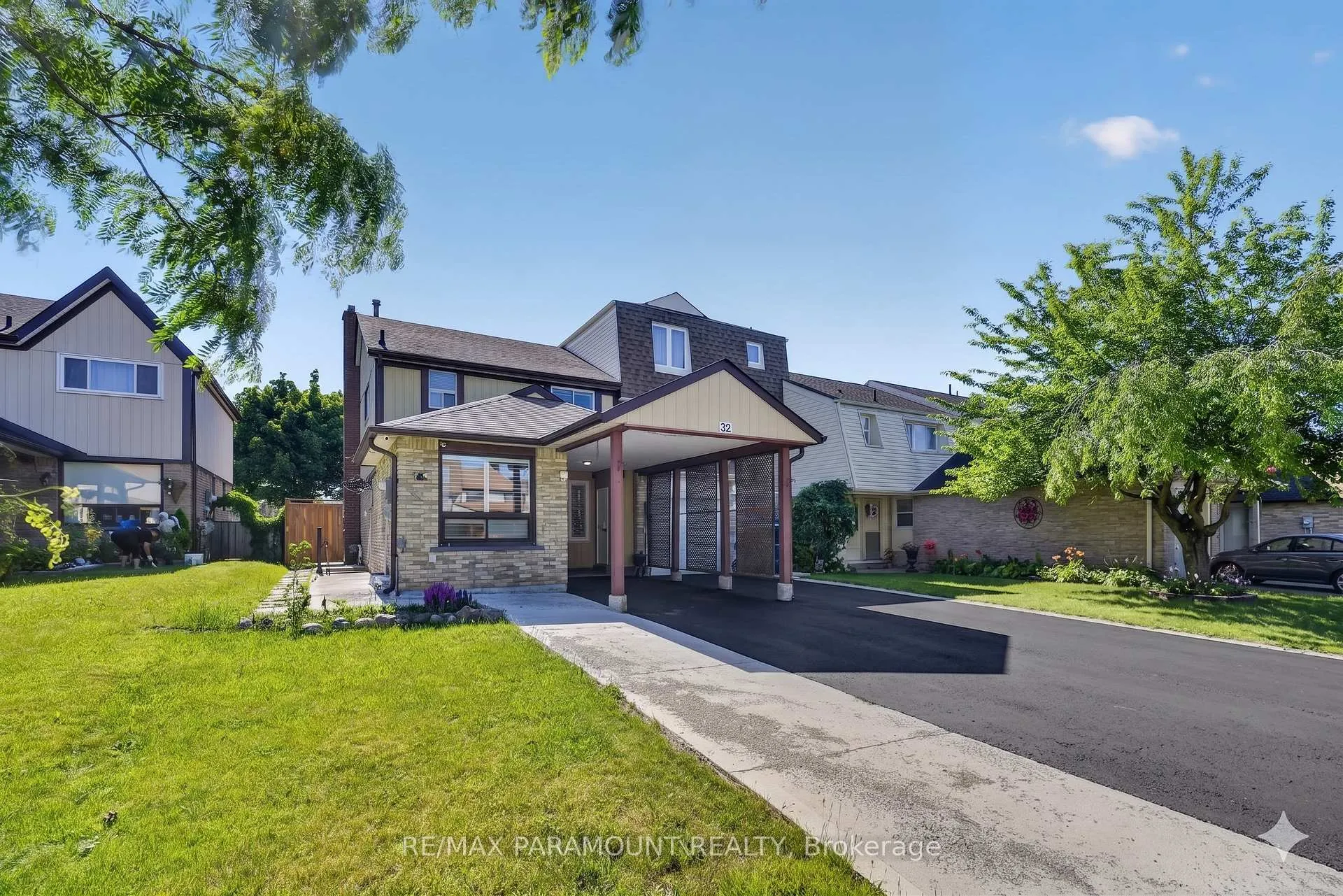 Photo 2 of 32 Fanshawe Drive, Brampton, Heart Lake West — HOMEH