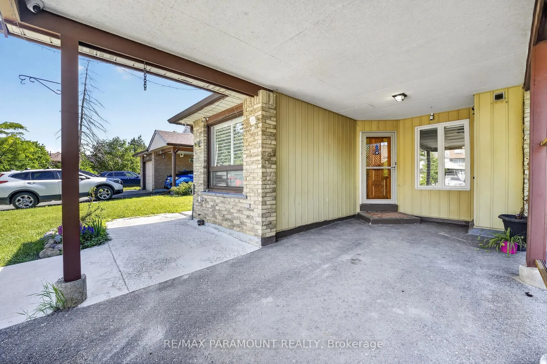 Photo 3 of 32 Fanshawe Drive, Brampton, Heart Lake West — HOMEH