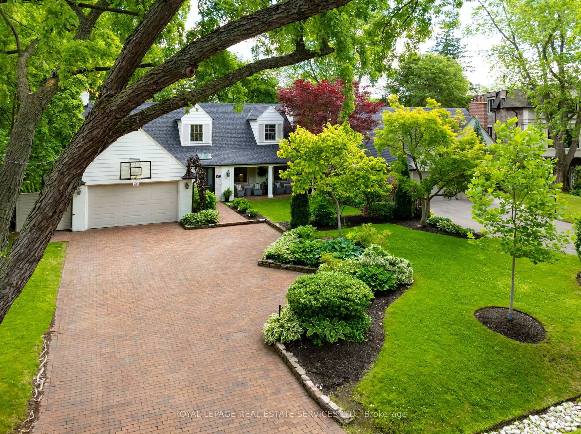 Photo 4 of 47 Edgevalley Drive, Etobicoke, Edenbridge-Humber Valley — HOMEH
