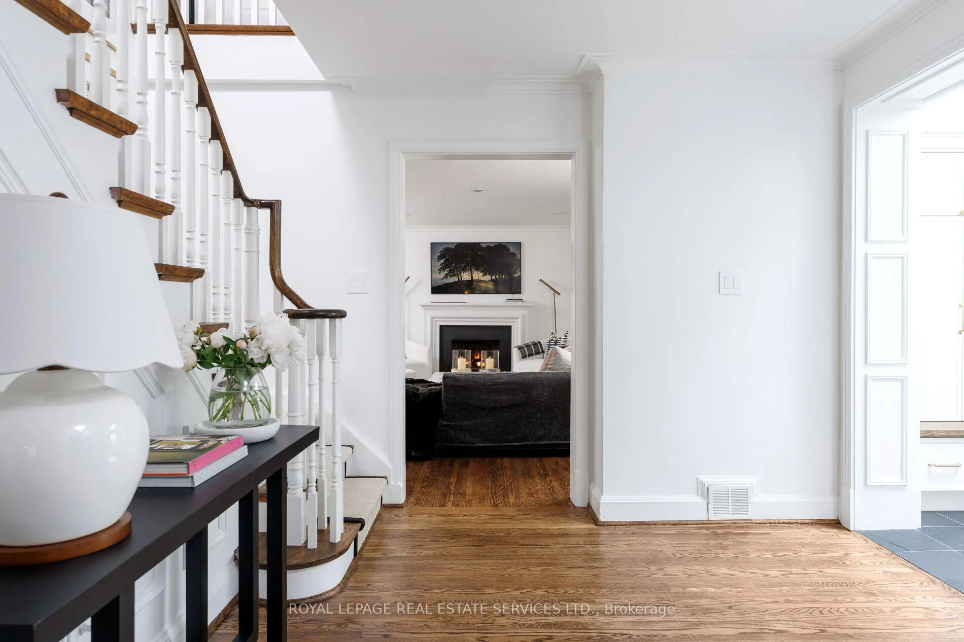 Photo 12 of 47 Edgevalley Drive, Etobicoke, Edenbridge-Humber Valley — HOMEH