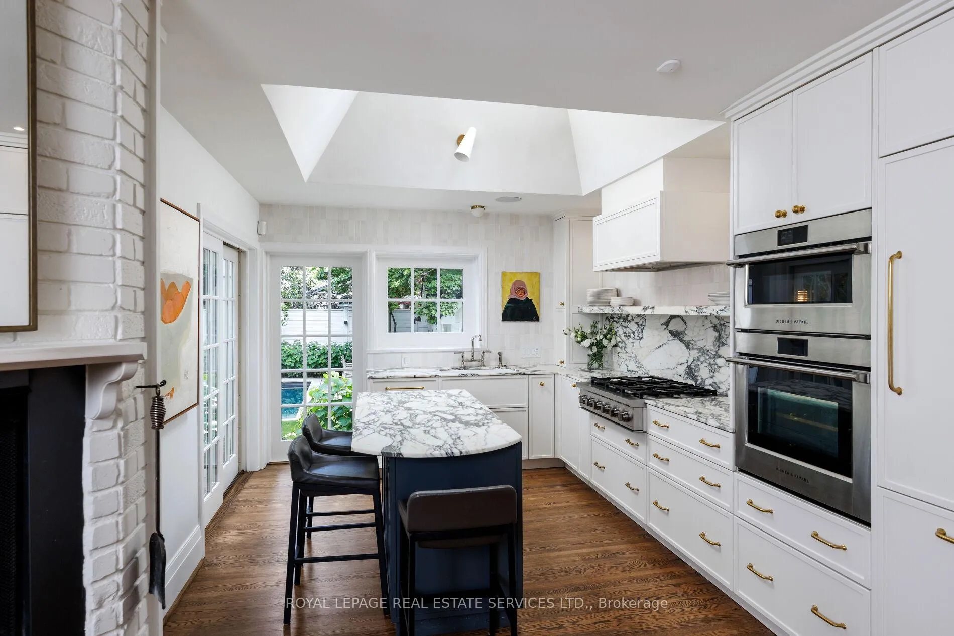 Photo 17 of 47 Edgevalley Drive, Etobicoke, Edenbridge-Humber Valley — HOMEH