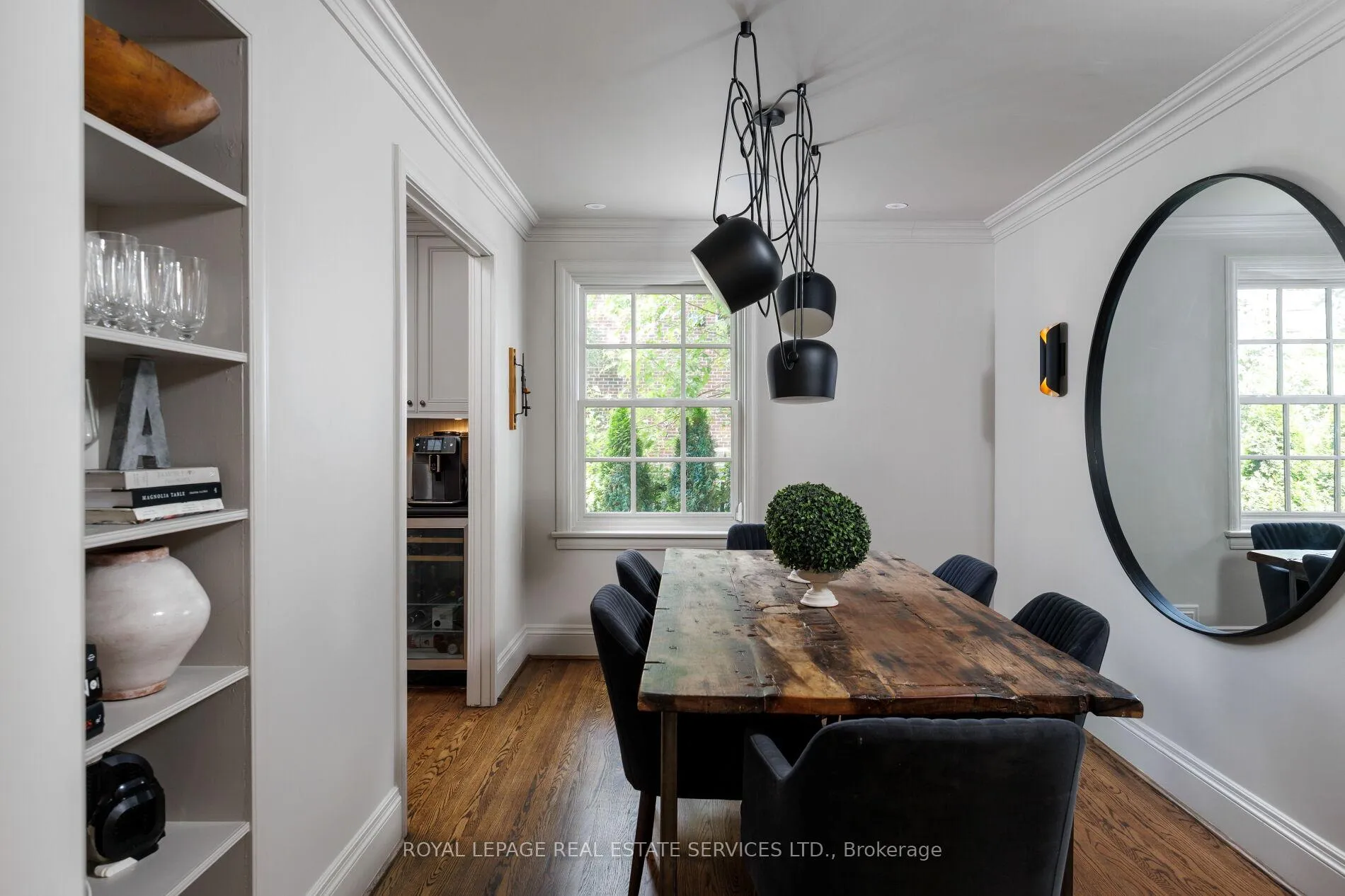 Photo 24 of 47 Edgevalley Drive, Etobicoke, Edenbridge-Humber Valley — HOMEH