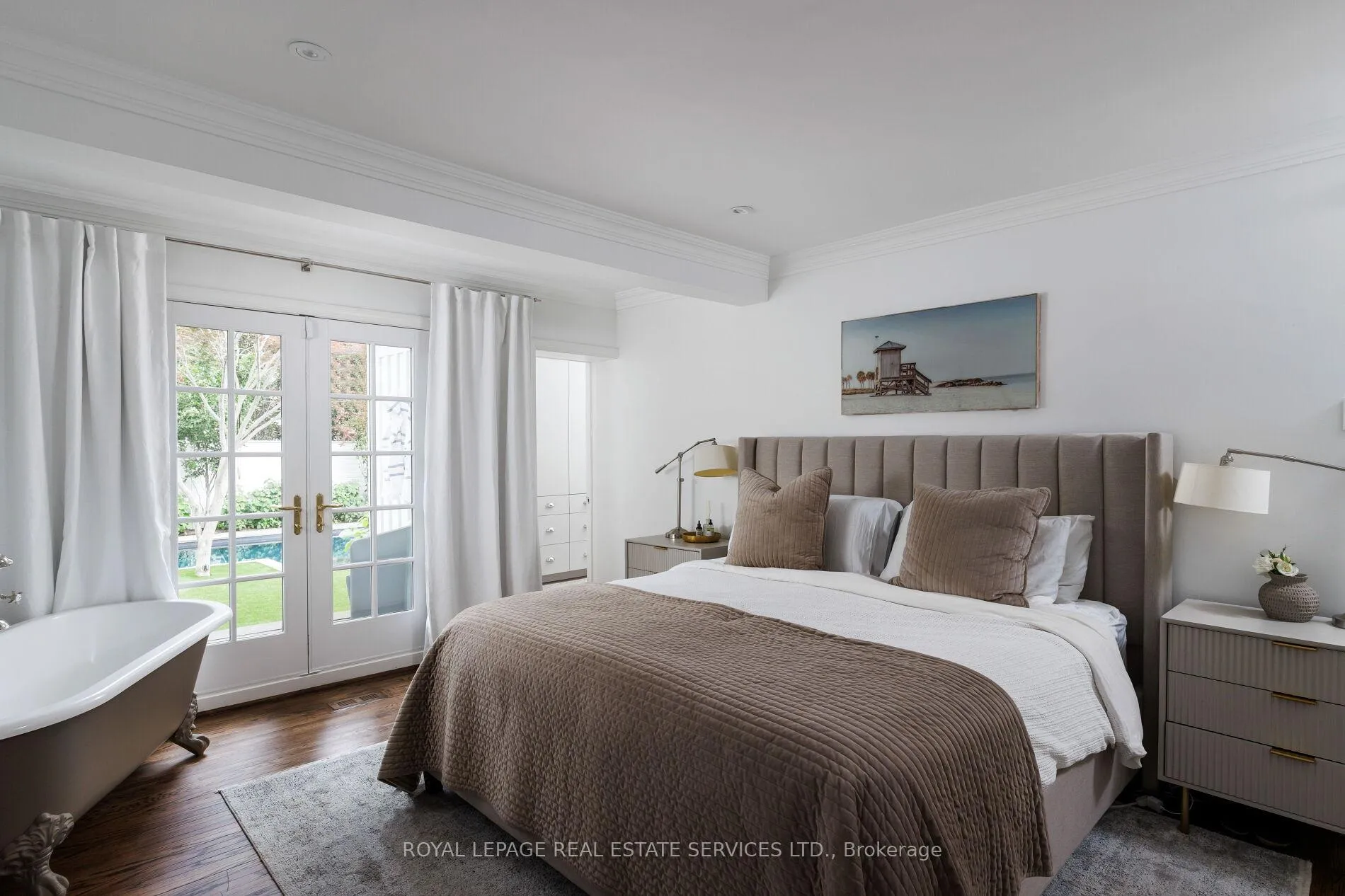 Photo 27 of 47 Edgevalley Drive, Etobicoke, Edenbridge-Humber Valley — HOMEH