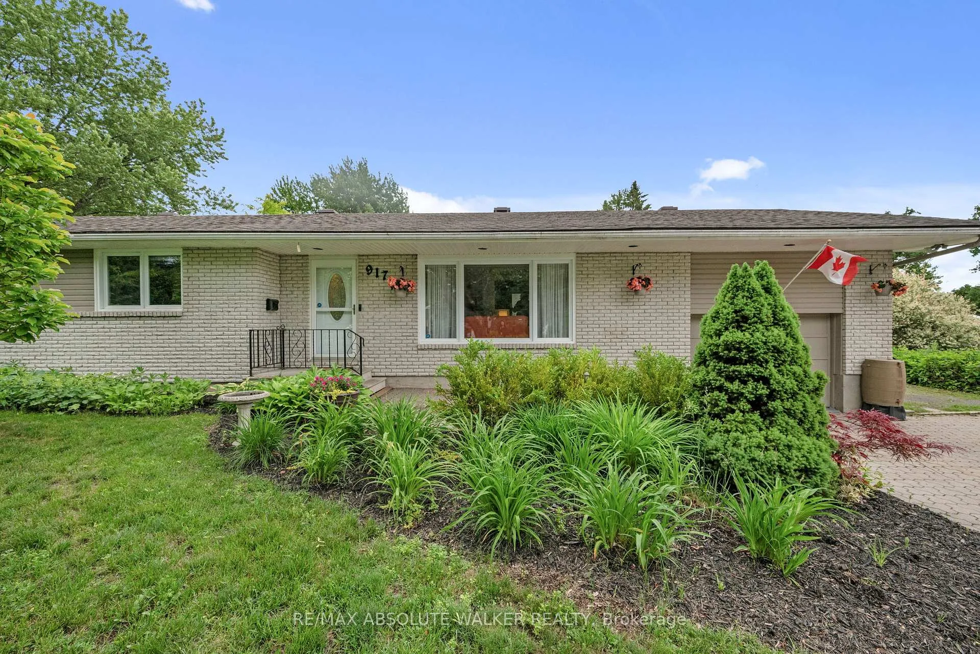 Photo 2 of 917 Meteor Avenue, Ottawa, Navan — HOMEH