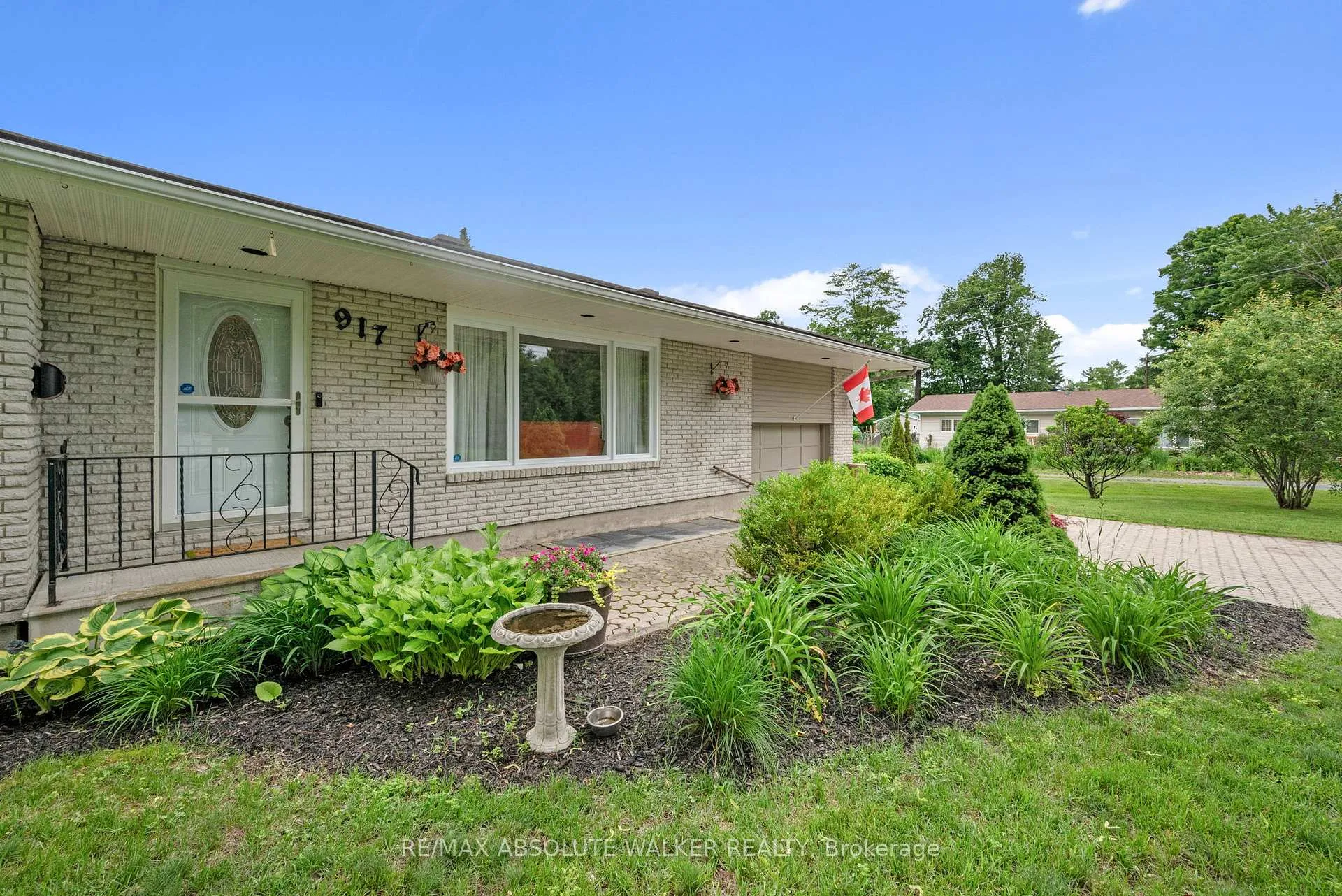 Photo 3 of 917 Meteor Avenue, Ottawa, Navan — HOMEH