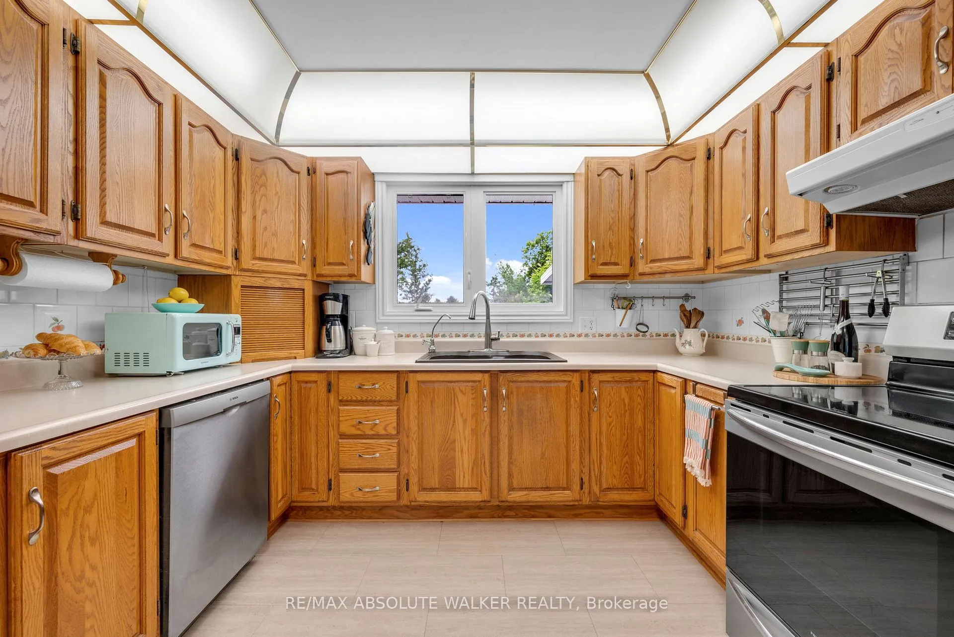 Photo 11 of 917 Meteor Avenue, Ottawa, Navan — HOMEH