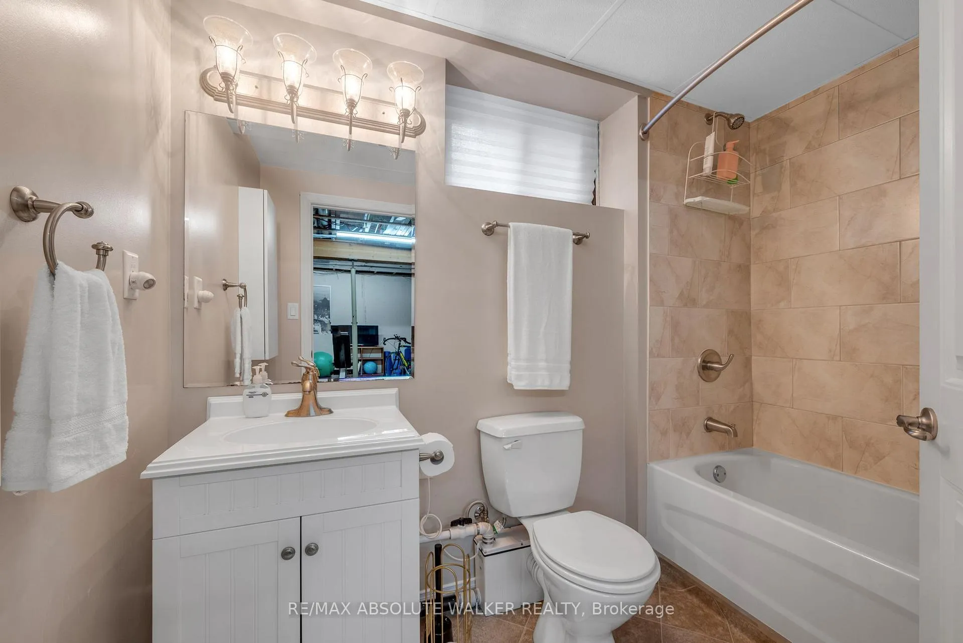 Photo 30 of 917 Meteor Avenue, Ottawa, Navan — HOMEH