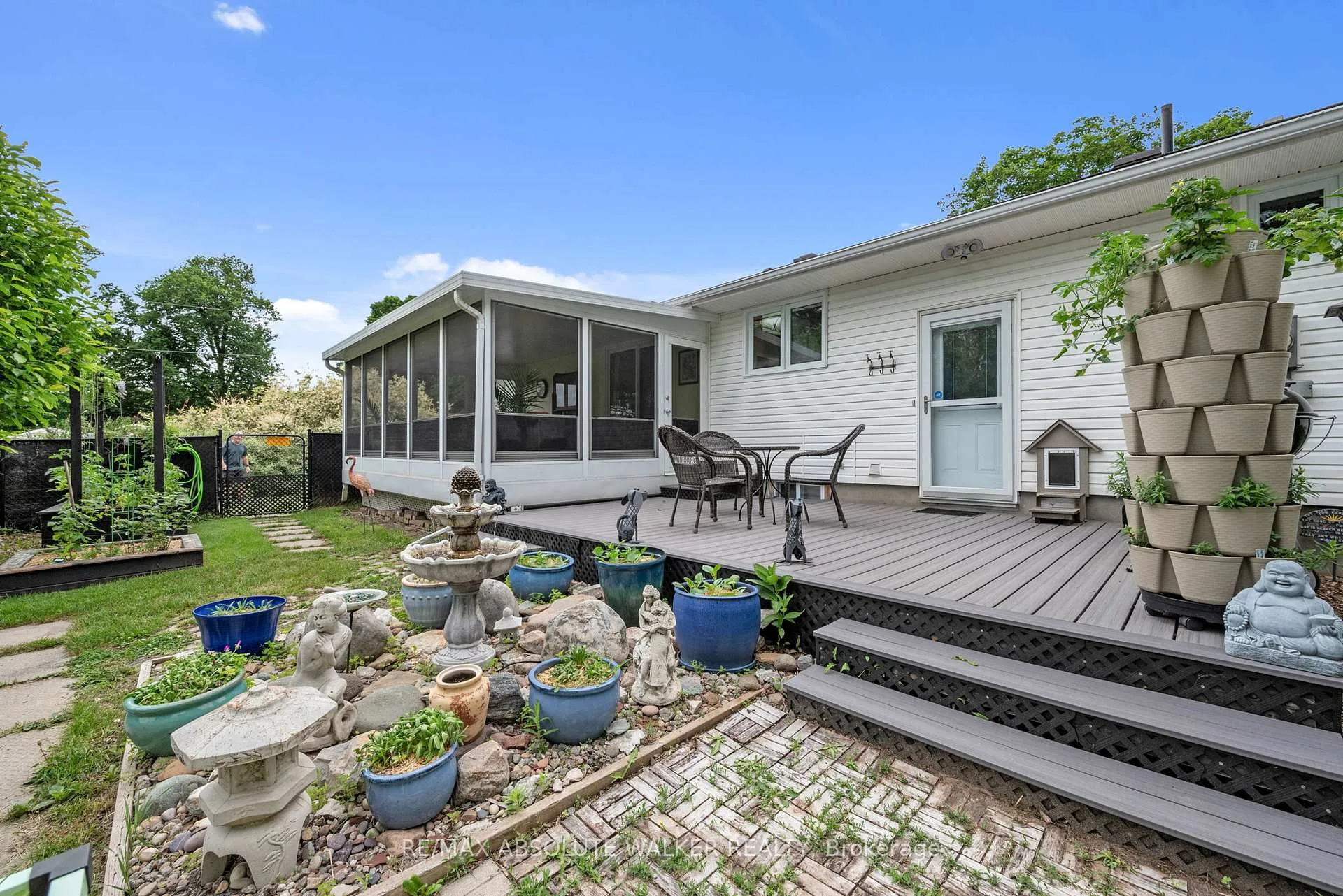 Photo 31 of 917 Meteor Avenue, Ottawa, Navan — HOMEH