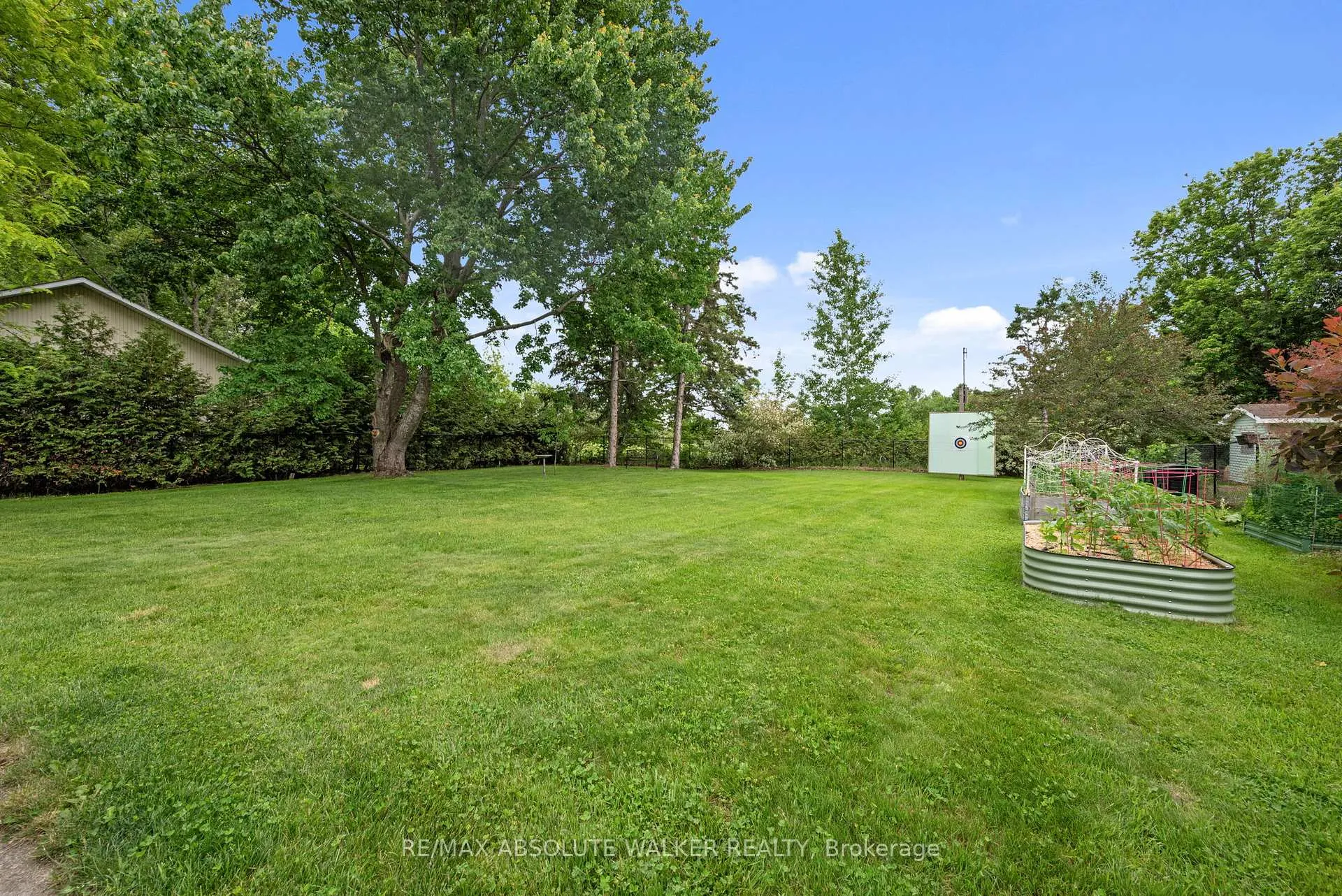 Photo 35 of 917 Meteor Avenue, Ottawa, Navan — HOMEH