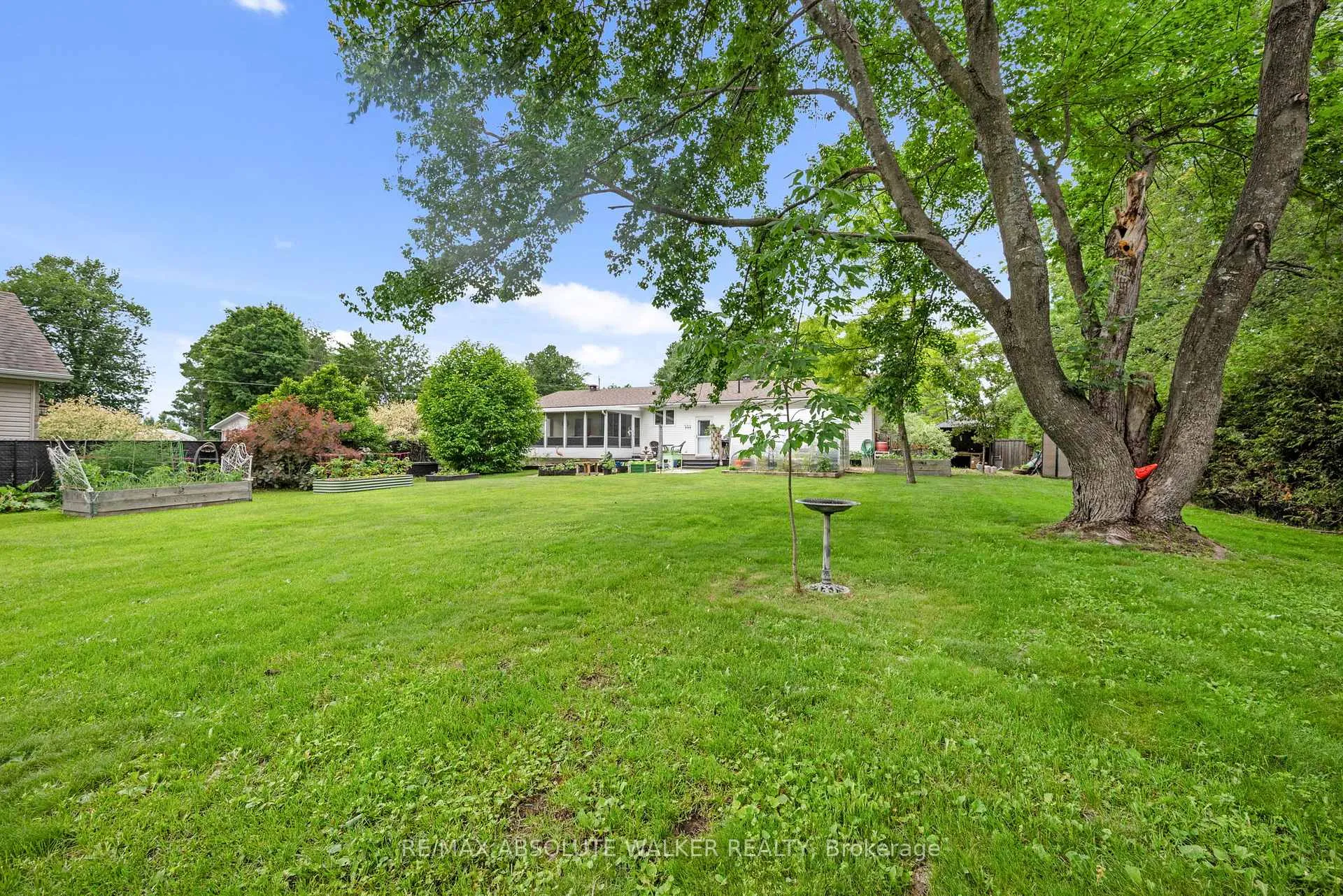 Photo 37 of 917 Meteor Avenue, Ottawa, Navan — HOMEH