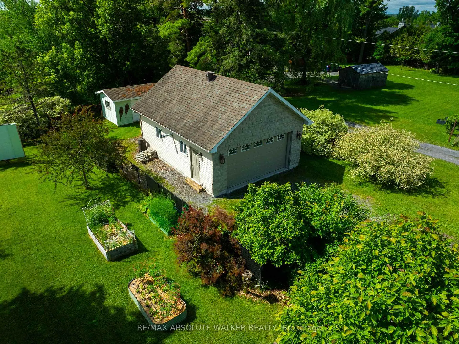 Photo 40 of 917 Meteor Avenue, Ottawa, Navan — HOMEH