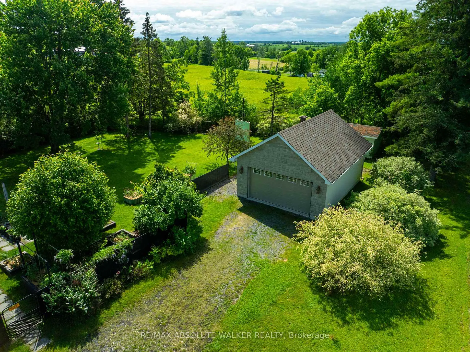 Photo 41 of 917 Meteor Avenue, Ottawa, Navan — HOMEH