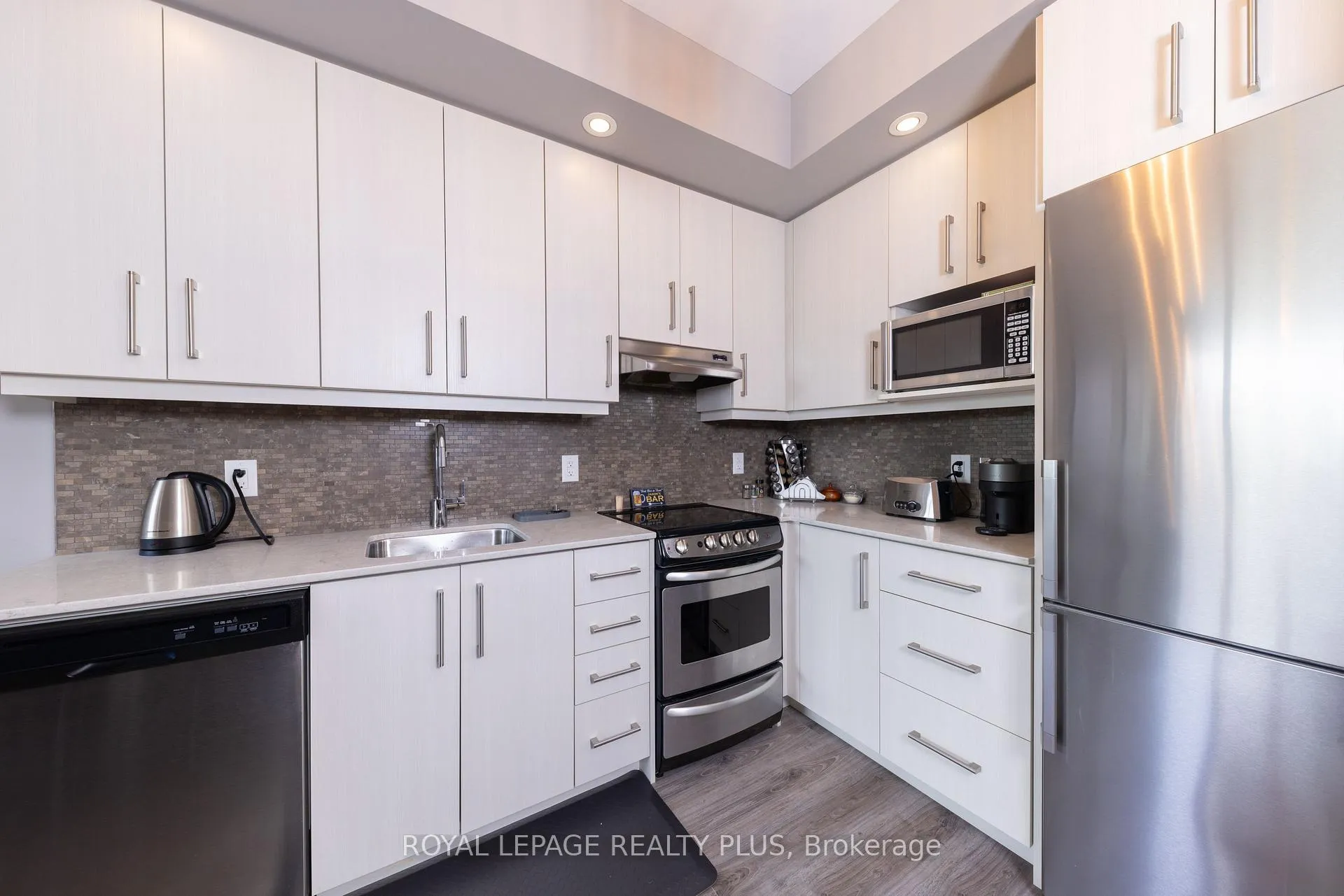 Photo 17 of Unit 207, 10 Esplanade Lane, Grimsby, Grimsby Beach — HOMEH