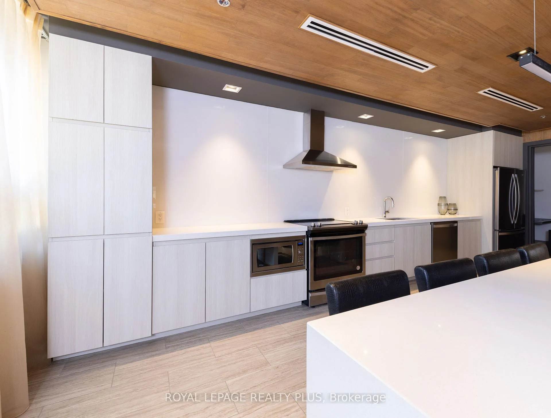 Photo 19 of Unit 207, 10 Esplanade Lane, Grimsby, Grimsby Beach — HOMEH