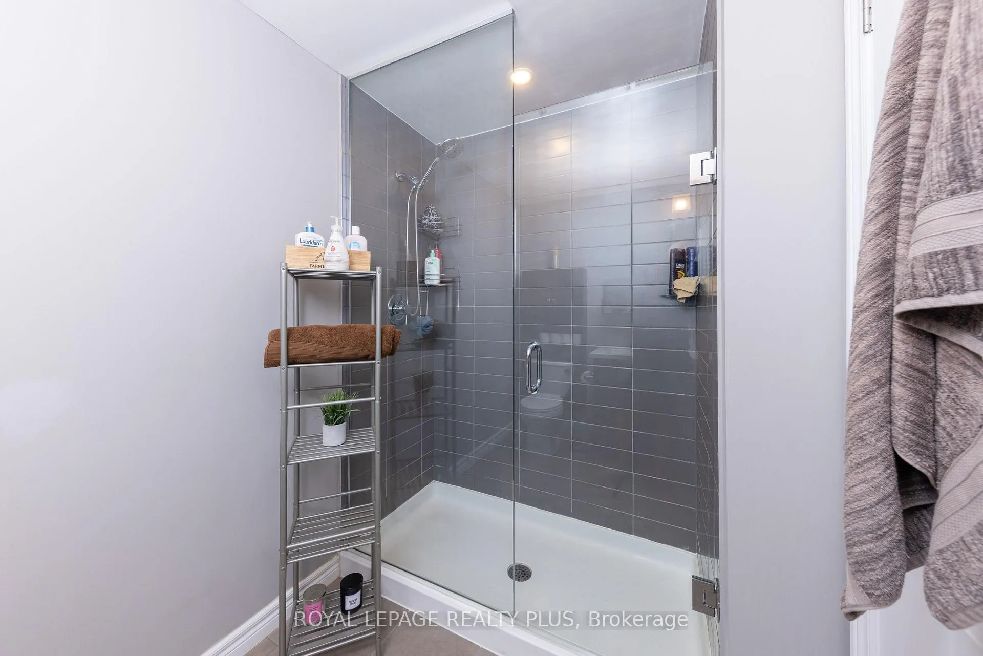 Photo 27 of Unit 207, 10 Esplanade Lane, Grimsby, Grimsby Beach — HOMEH