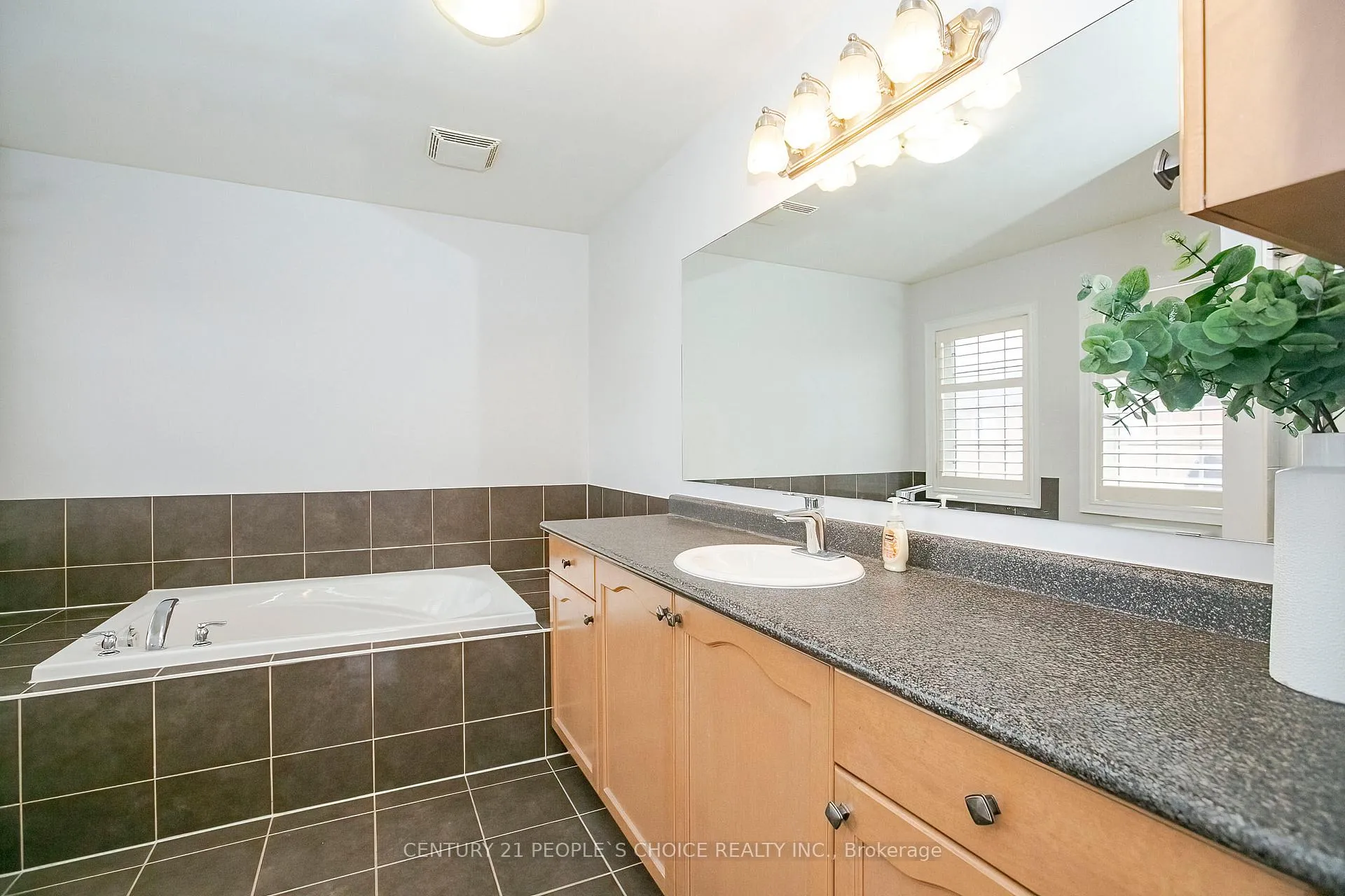 Photo 34 of 33 Accent Circle, Brampton, Northwest Sandalwood Parkway — HOMEH